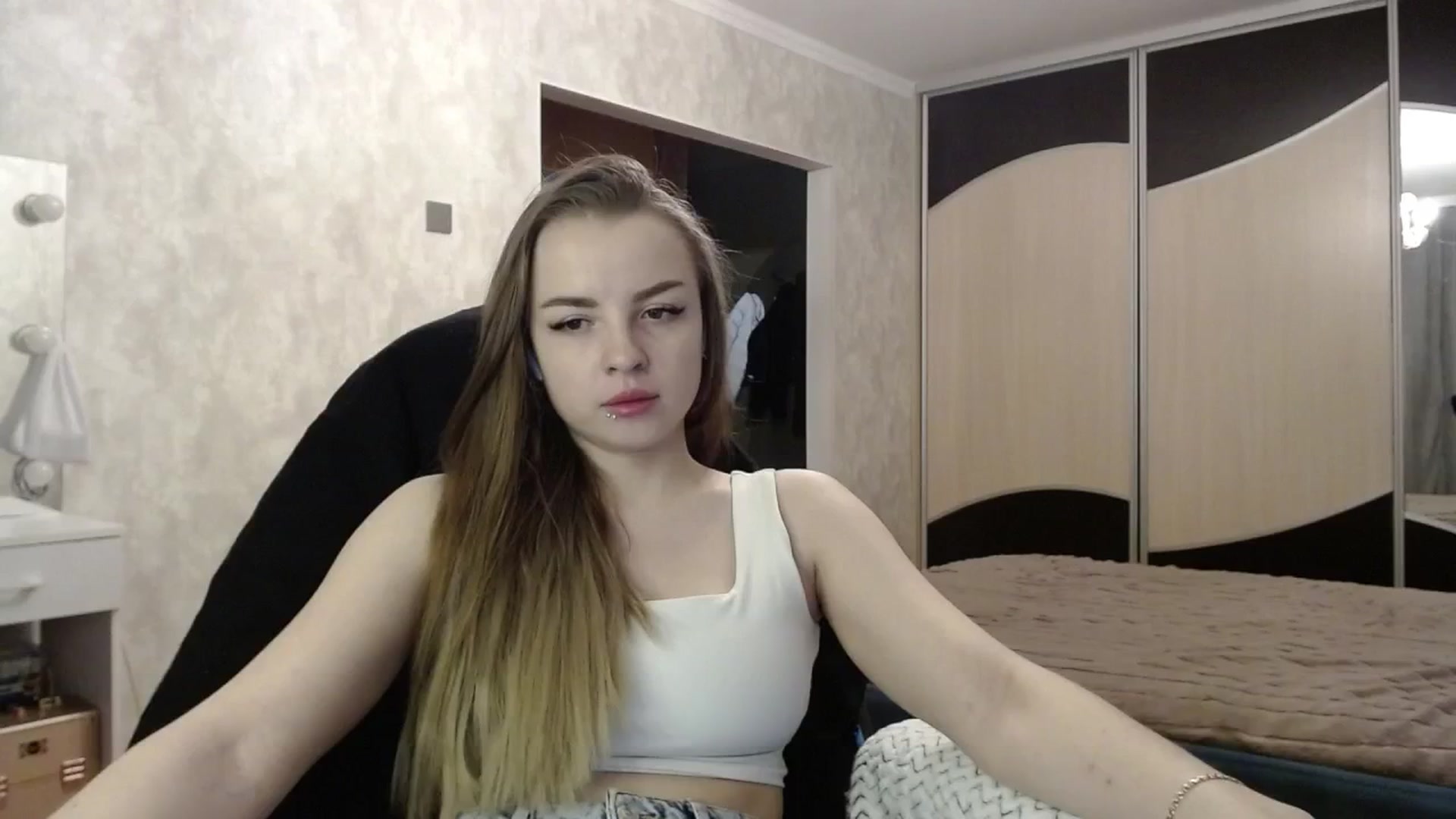 Gallery image thumbnail from Lio_noy's myfreecams stream on, 03/12/2025, 01:13 image 17 of 20
