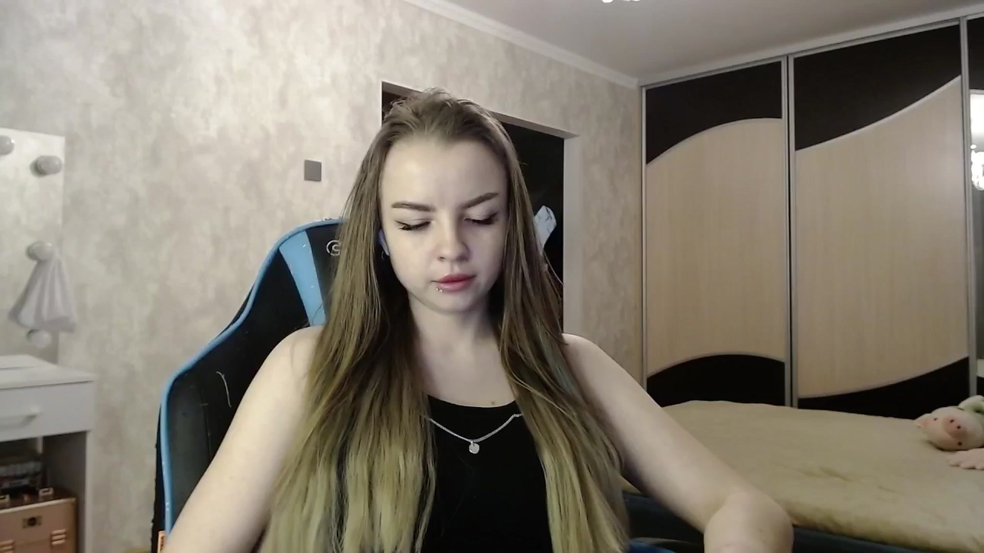Gallery image thumbnail from Lio_noy's myfreecams stream on, 04/08/2025, 23:01 image 12 of 20