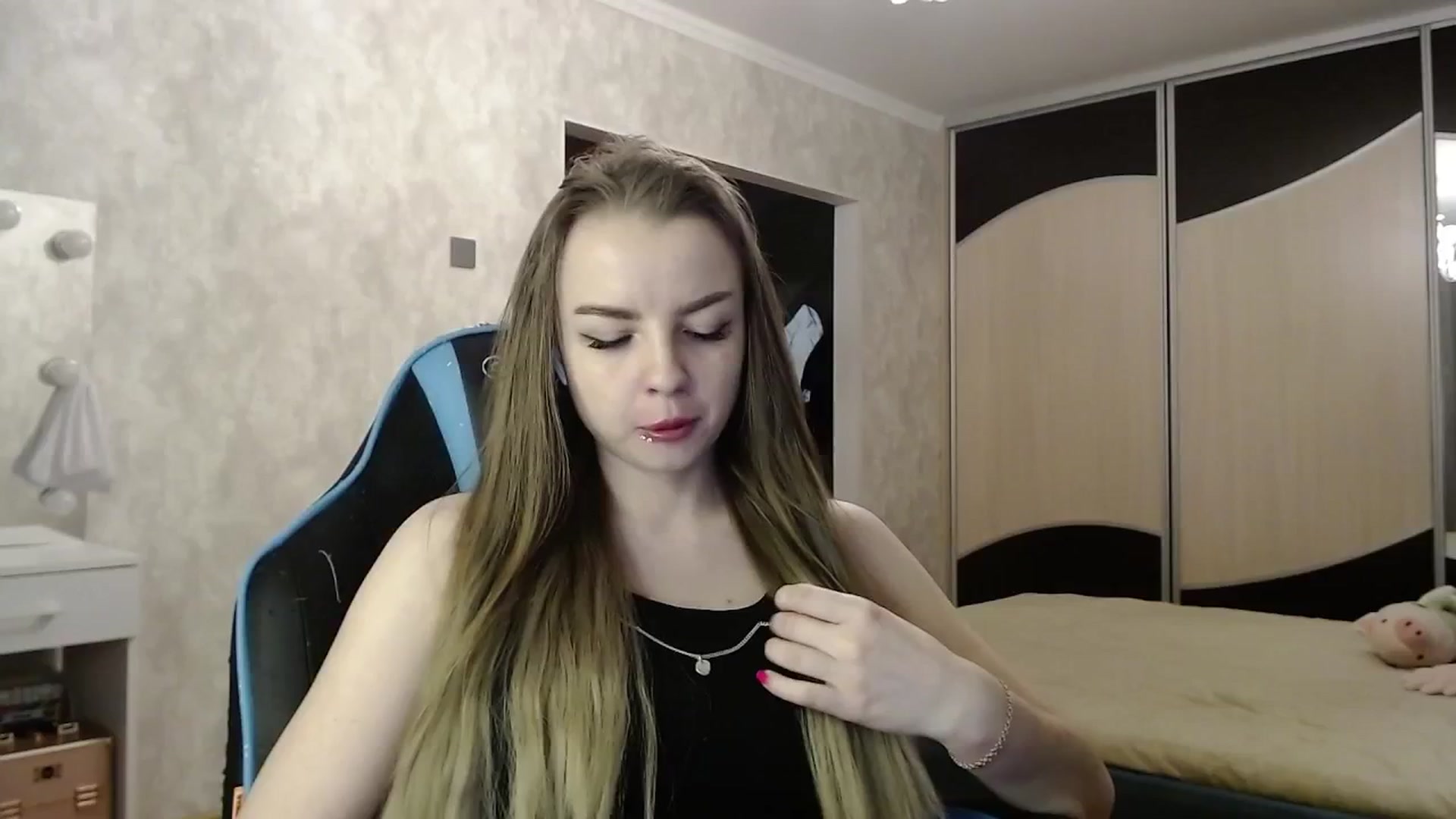 Gallery image thumbnail from Lio_noy's myfreecams stream on, 04/08/2025, 23:01 image 16 of 20