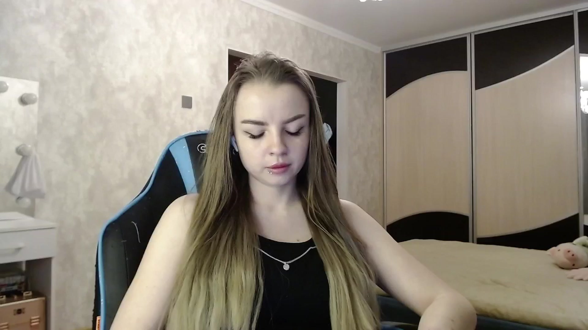 Gallery image thumbnail from Lio_noy's myfreecams stream on, 04/08/2025, 23:01 image 10 of 20