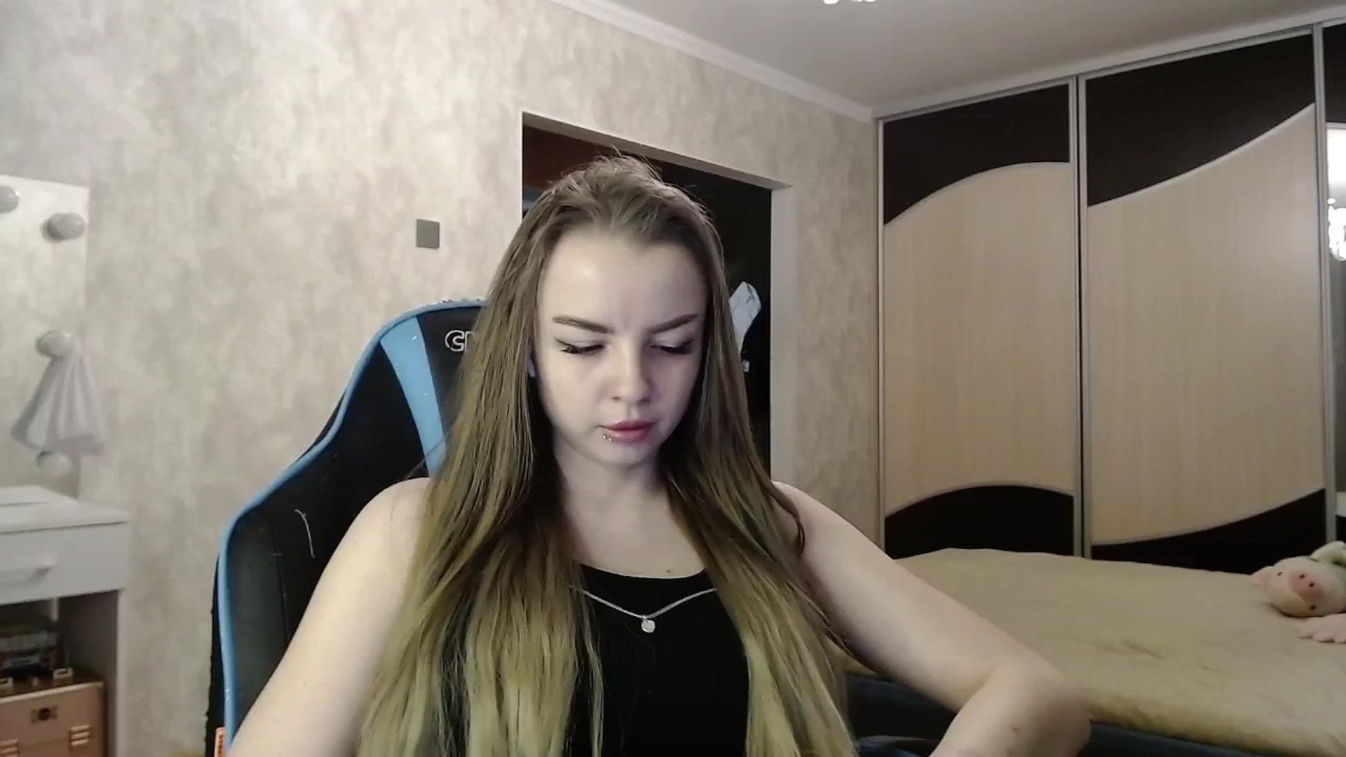 Gallery image thumbnail from Lio_noy's myfreecams stream on, 04/08/2025, 23:01 image 18 of 20