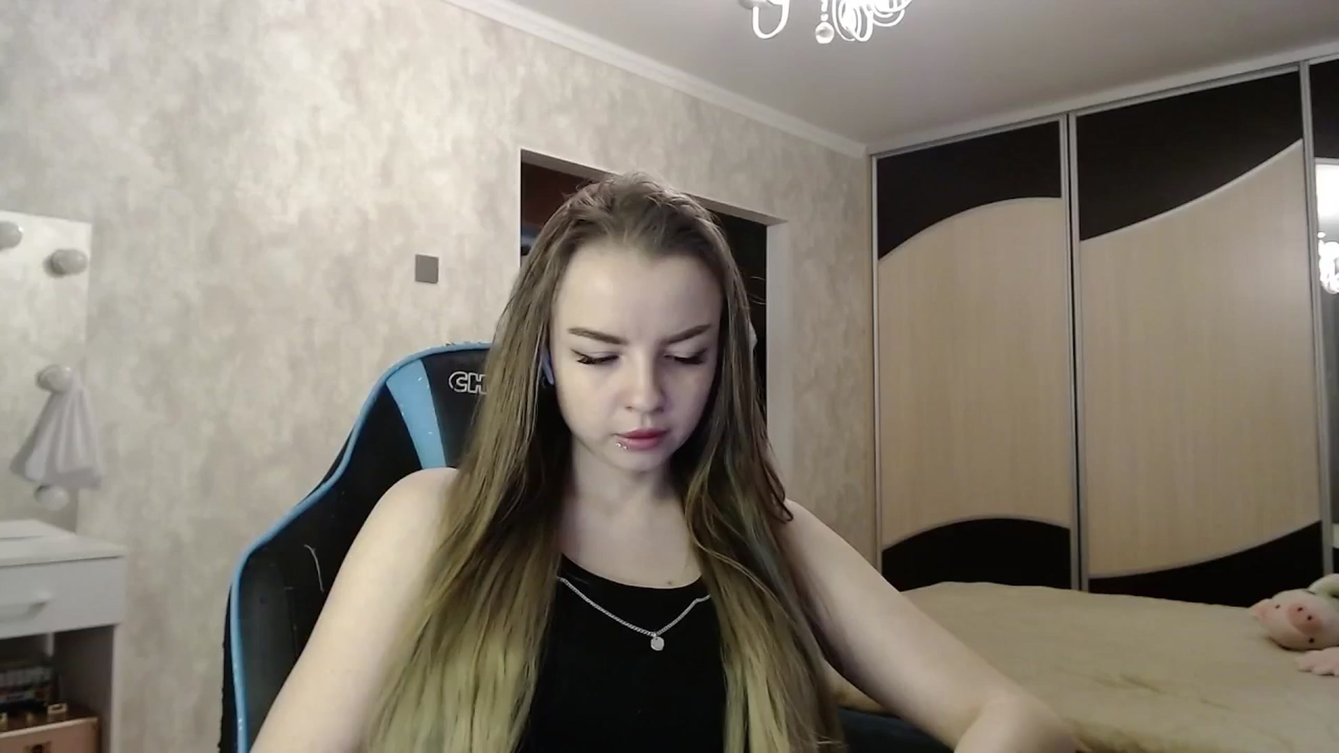 Gallery image thumbnail from Lio_noy's myfreecams stream on, 04/08/2025, 23:01 image 6 of 20