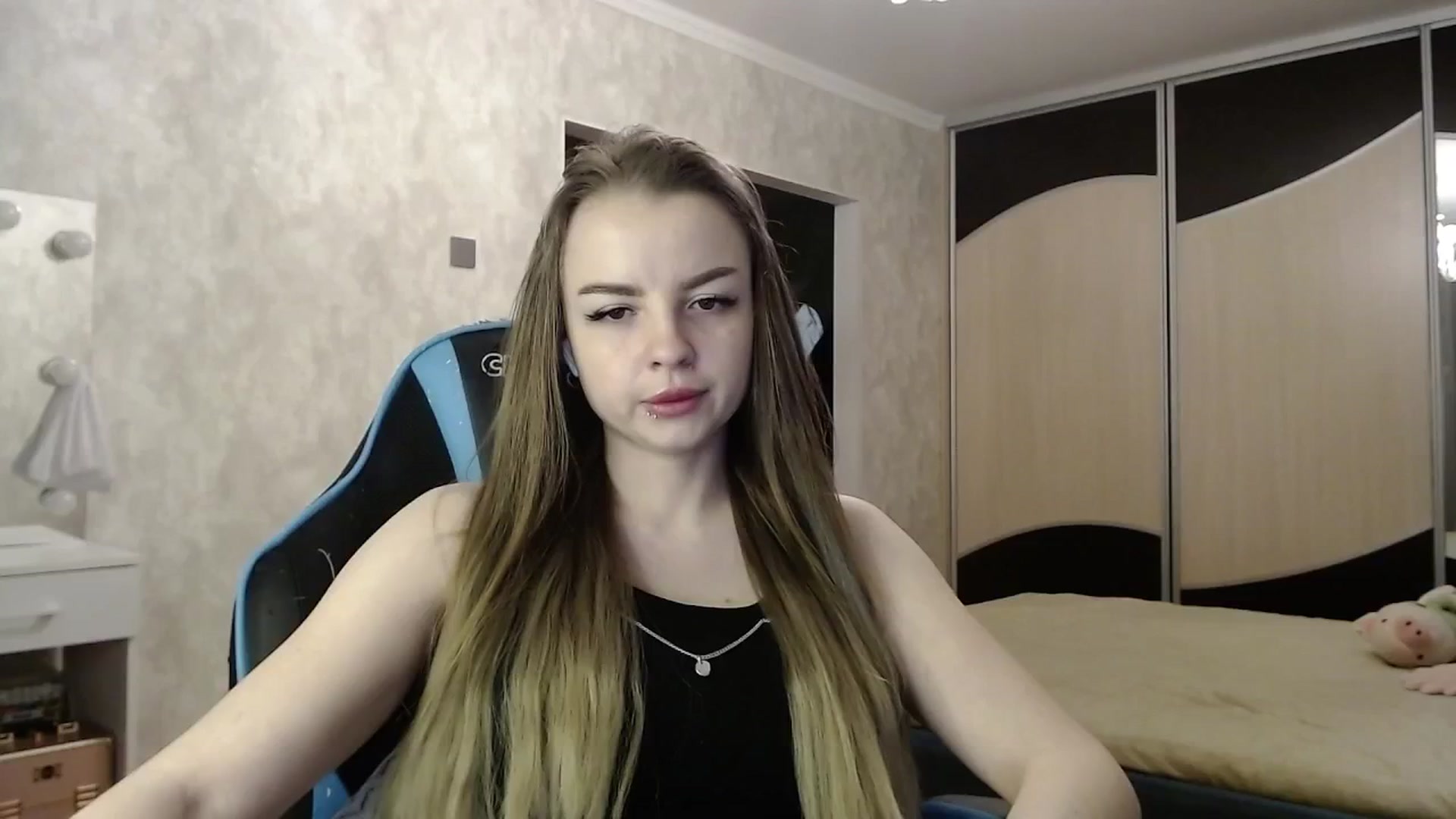 Gallery image thumbnail from Lio_noy's myfreecams stream on, 04/08/2025, 23:01 image 13 of 20