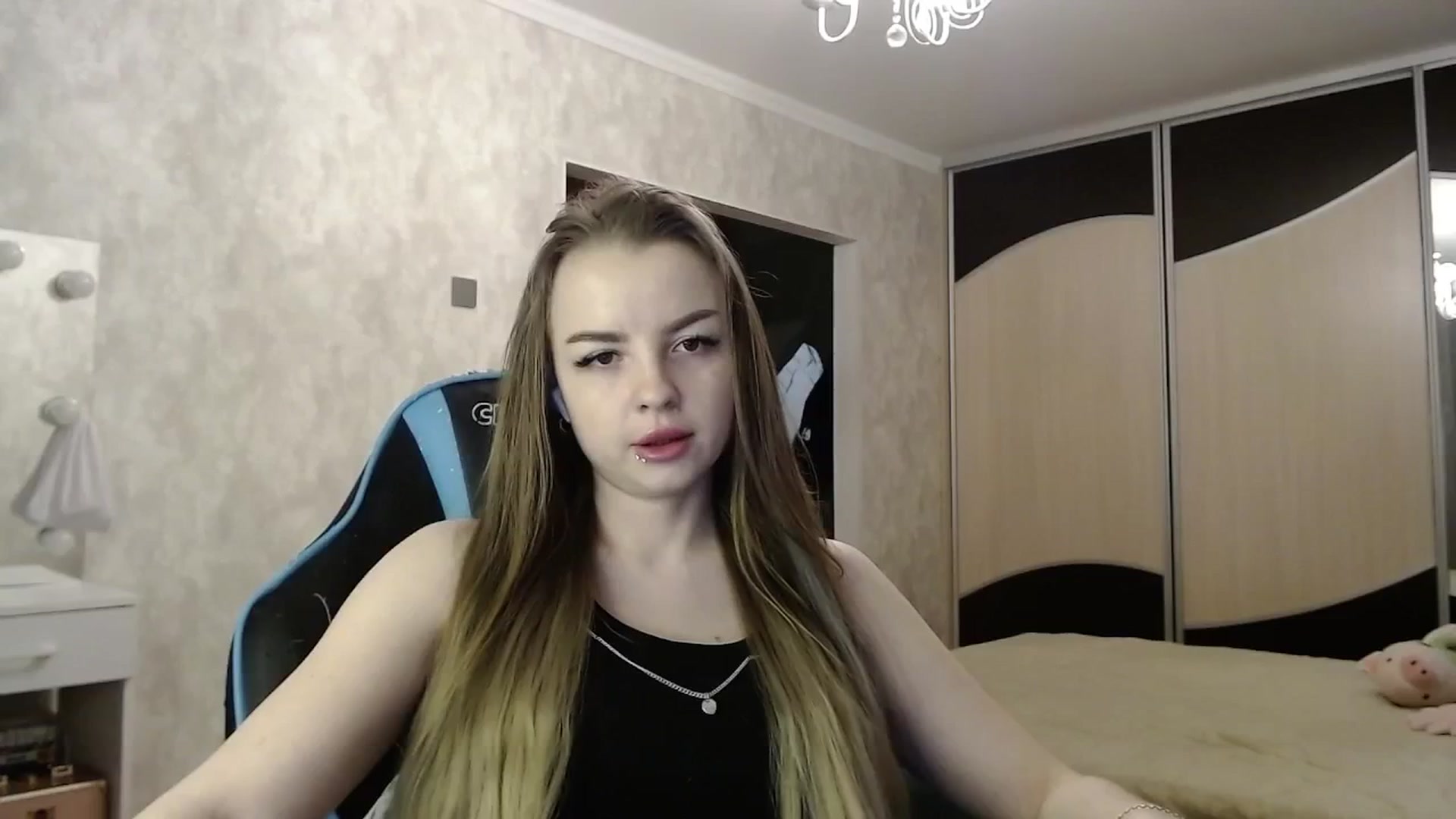 Gallery image thumbnail from Lio_noy's myfreecams stream on, 04/08/2025, 23:01 image 8 of 20