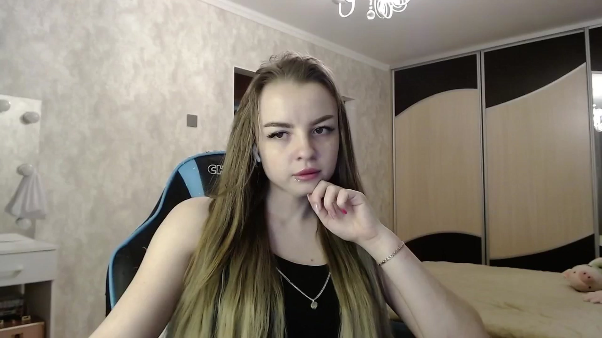 Gallery image thumbnail from Lio_noy's myfreecams stream on, 04/08/2025, 23:01 image 3 of 20