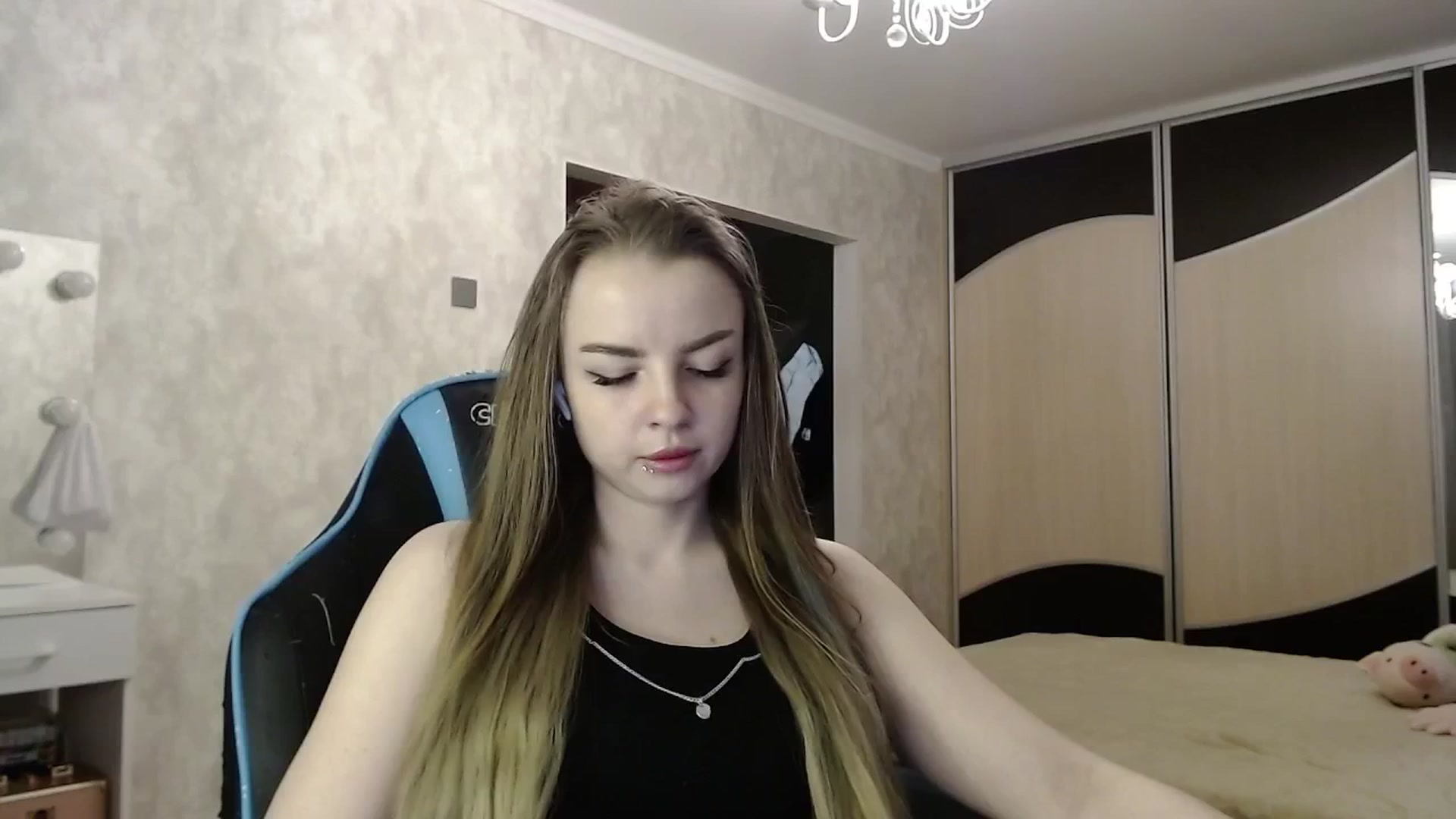 Gallery image thumbnail from Lio_noy's myfreecams stream on, 04/08/2025, 23:01 image 9 of 20