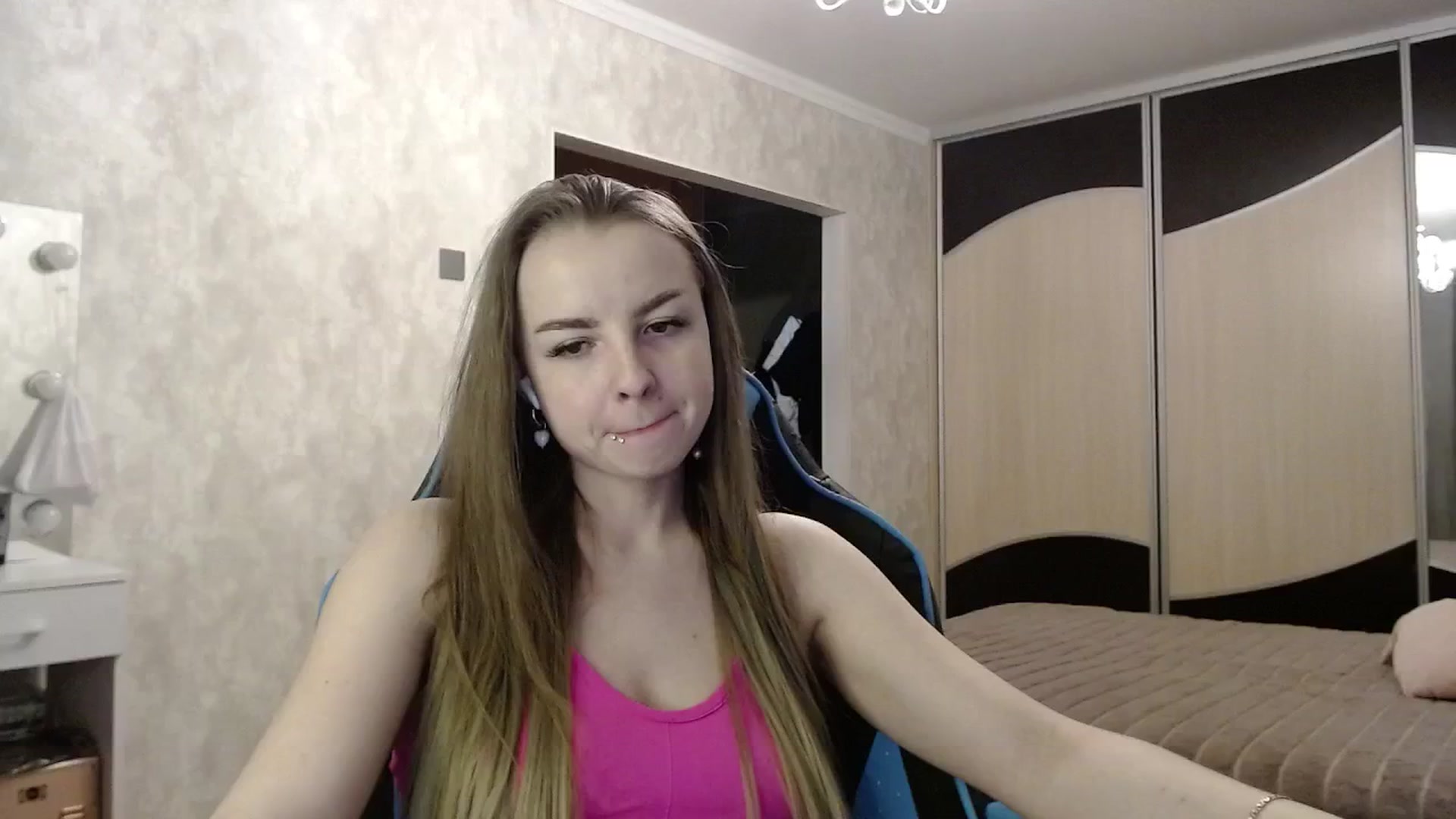 Gallery image thumbnail from Lio_noy's myfreecams stream on, 04/15/2025, 21:53 image 10 of 20