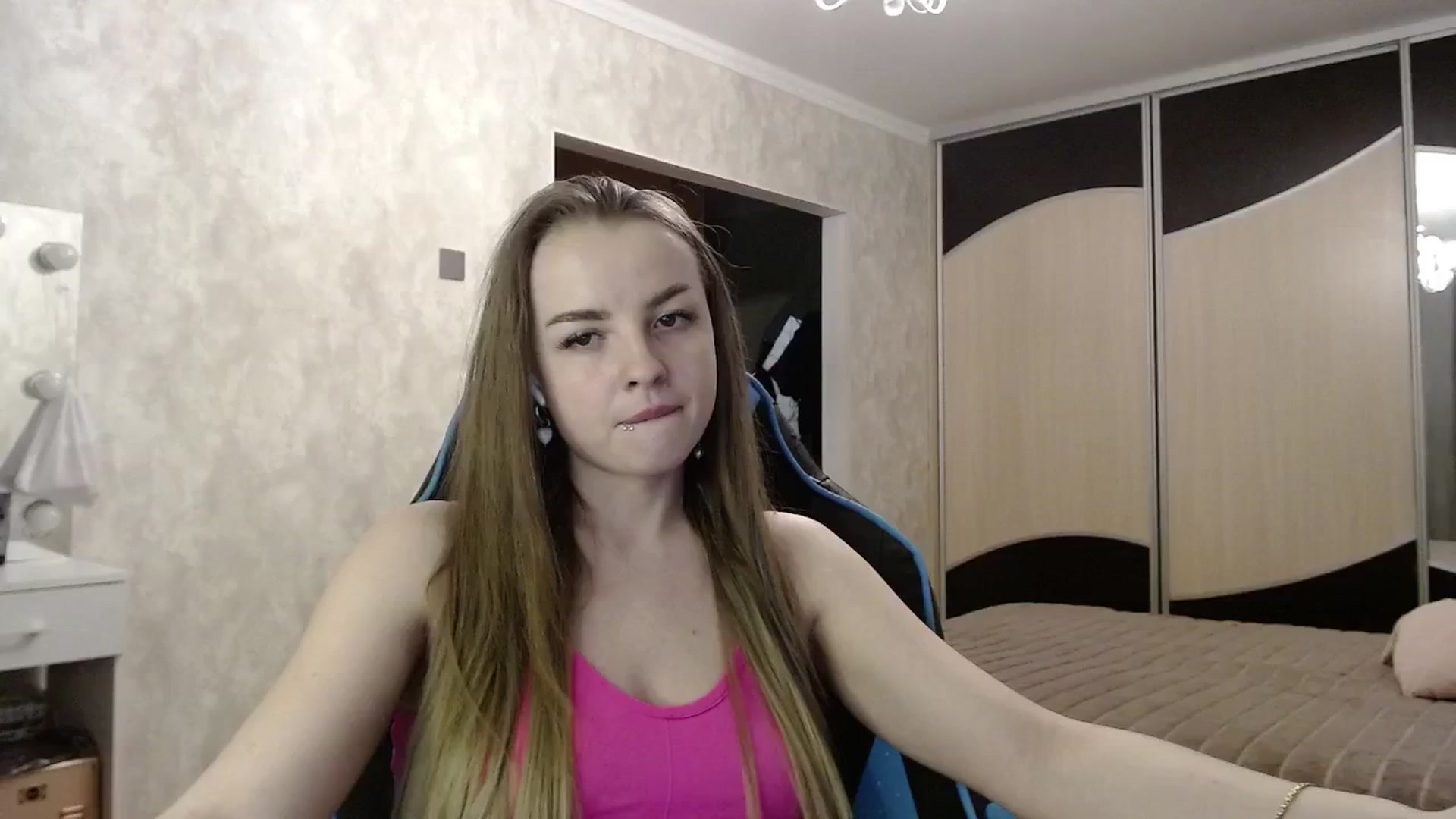 Gallery image thumbnail from Lio_noy's myfreecams stream on, 04/15/2025, 21:53 image 13 of 20