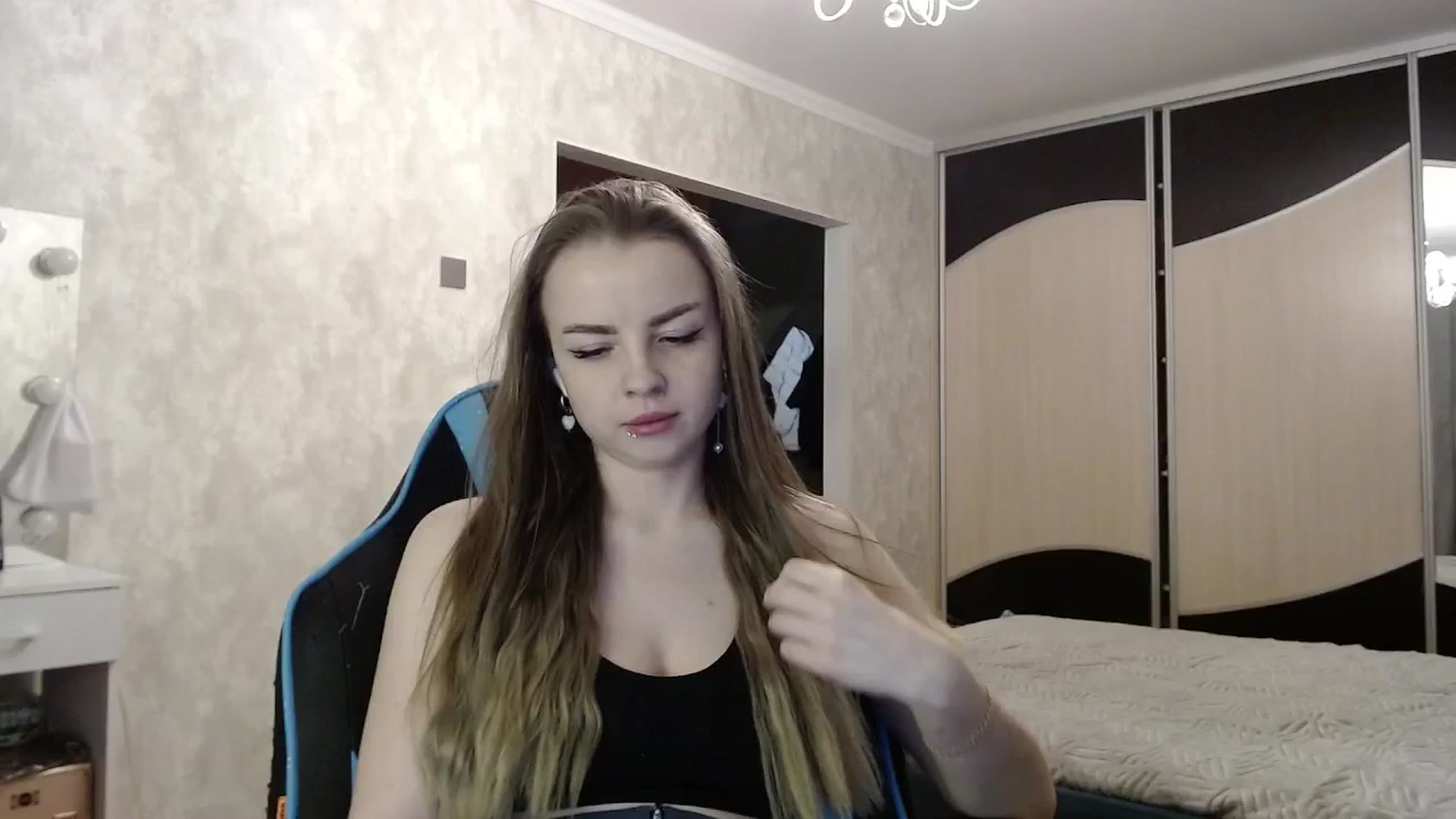Gallery image thumbnail from Lio_noy's myfreecams stream on, 04/17/2025, 23:36 image 4 of 20
