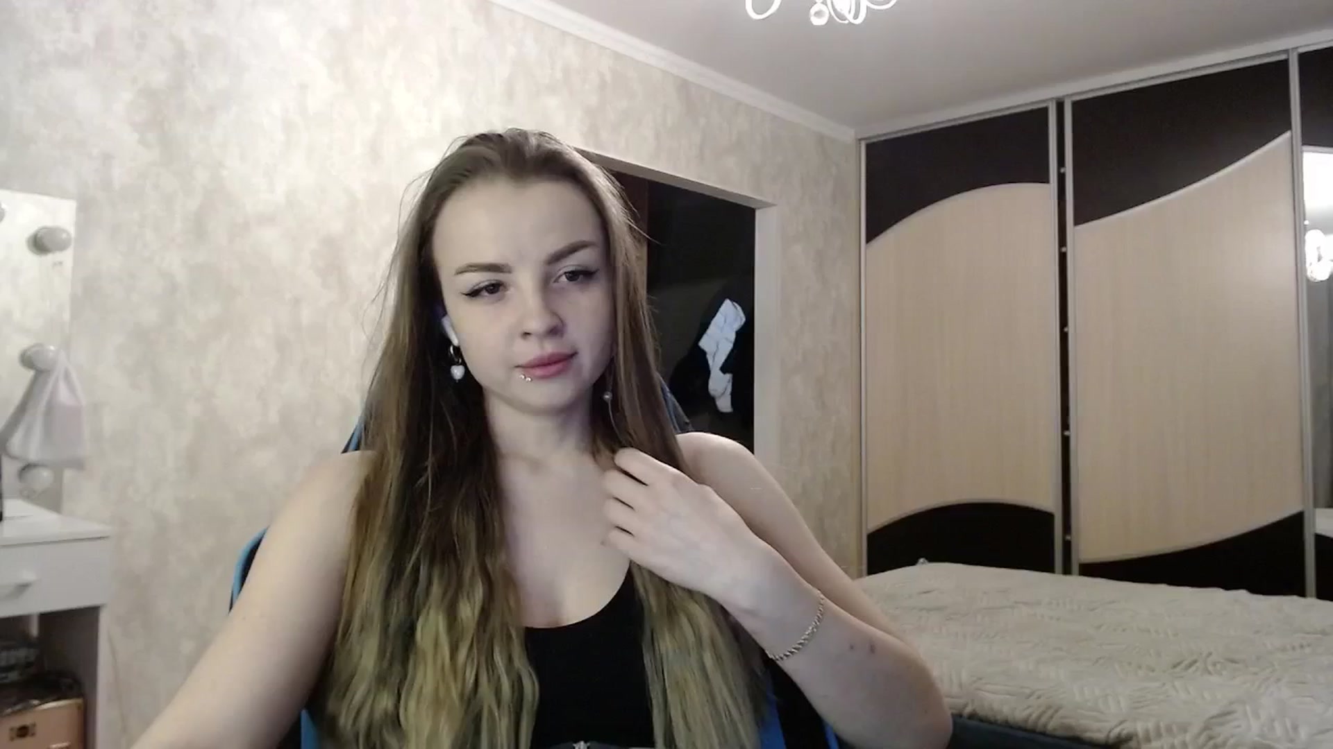 Gallery image thumbnail from Lio_noy's myfreecams stream on, 04/17/2025, 23:36 image 9 of 20