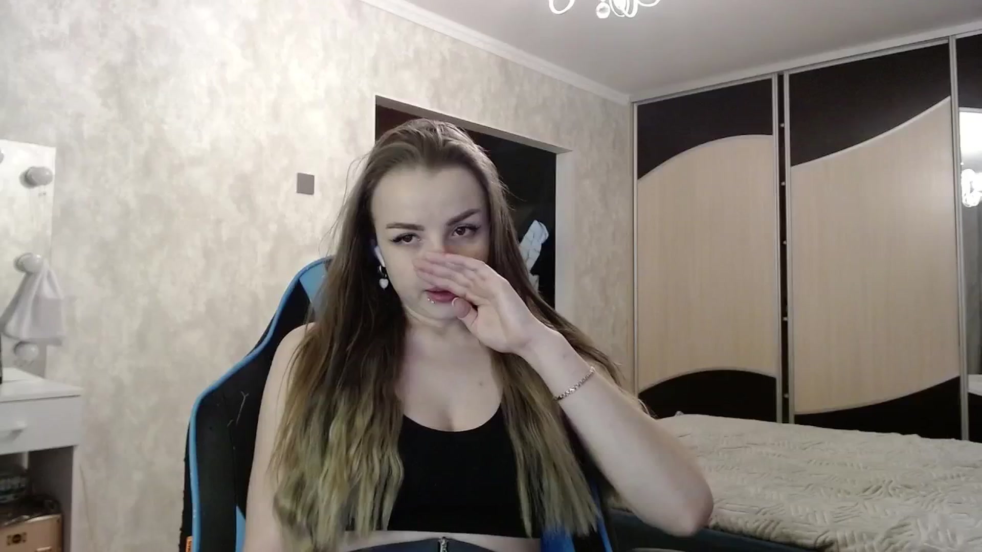 Gallery image thumbnail from Lio_noy's myfreecams stream on, 04/17/2025, 23:36 image 1 of 20