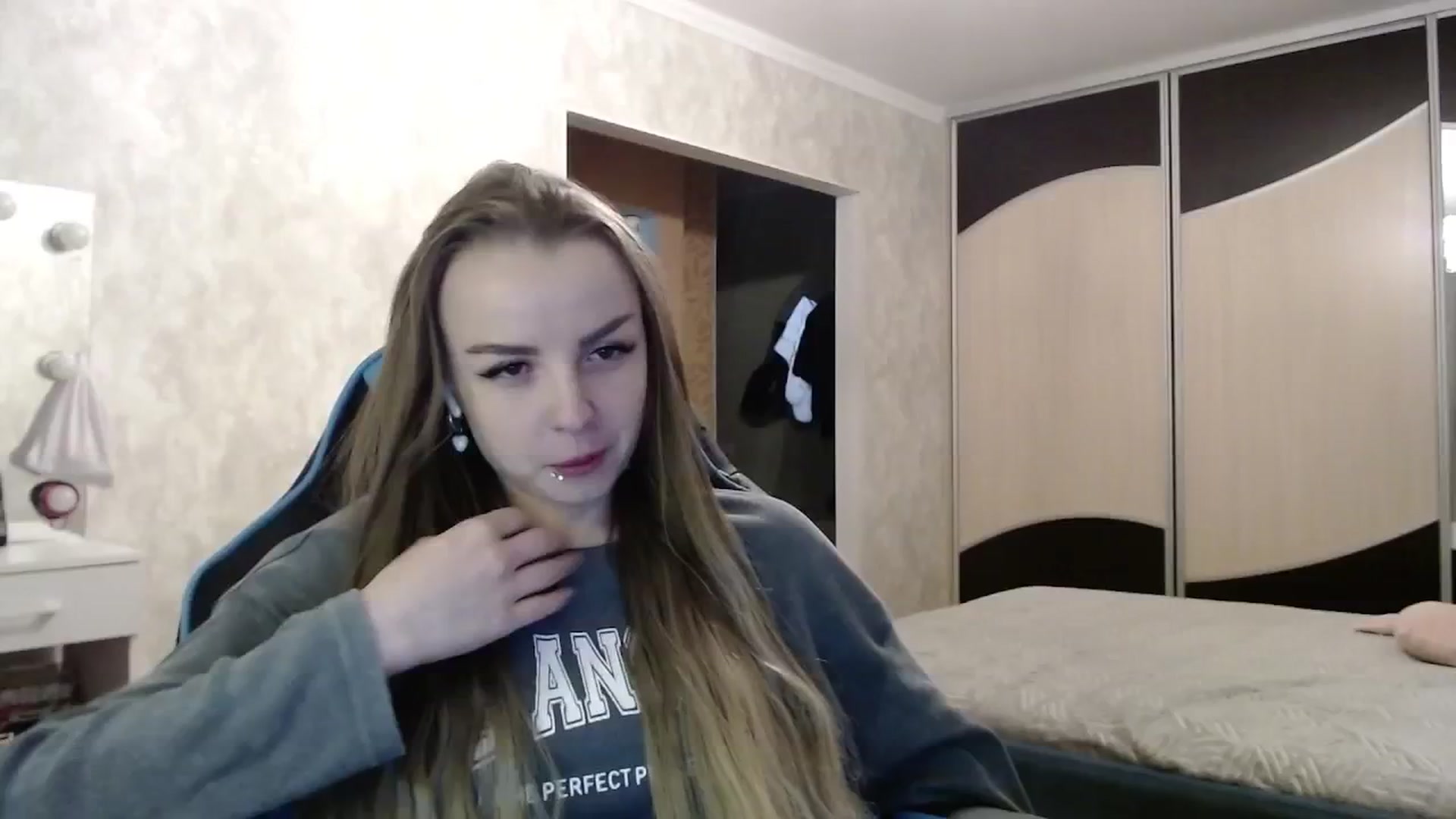 Gallery image thumbnail from Lio_noy's myfreecams stream on, 04/26/2025, 23:46 image 14 of 20