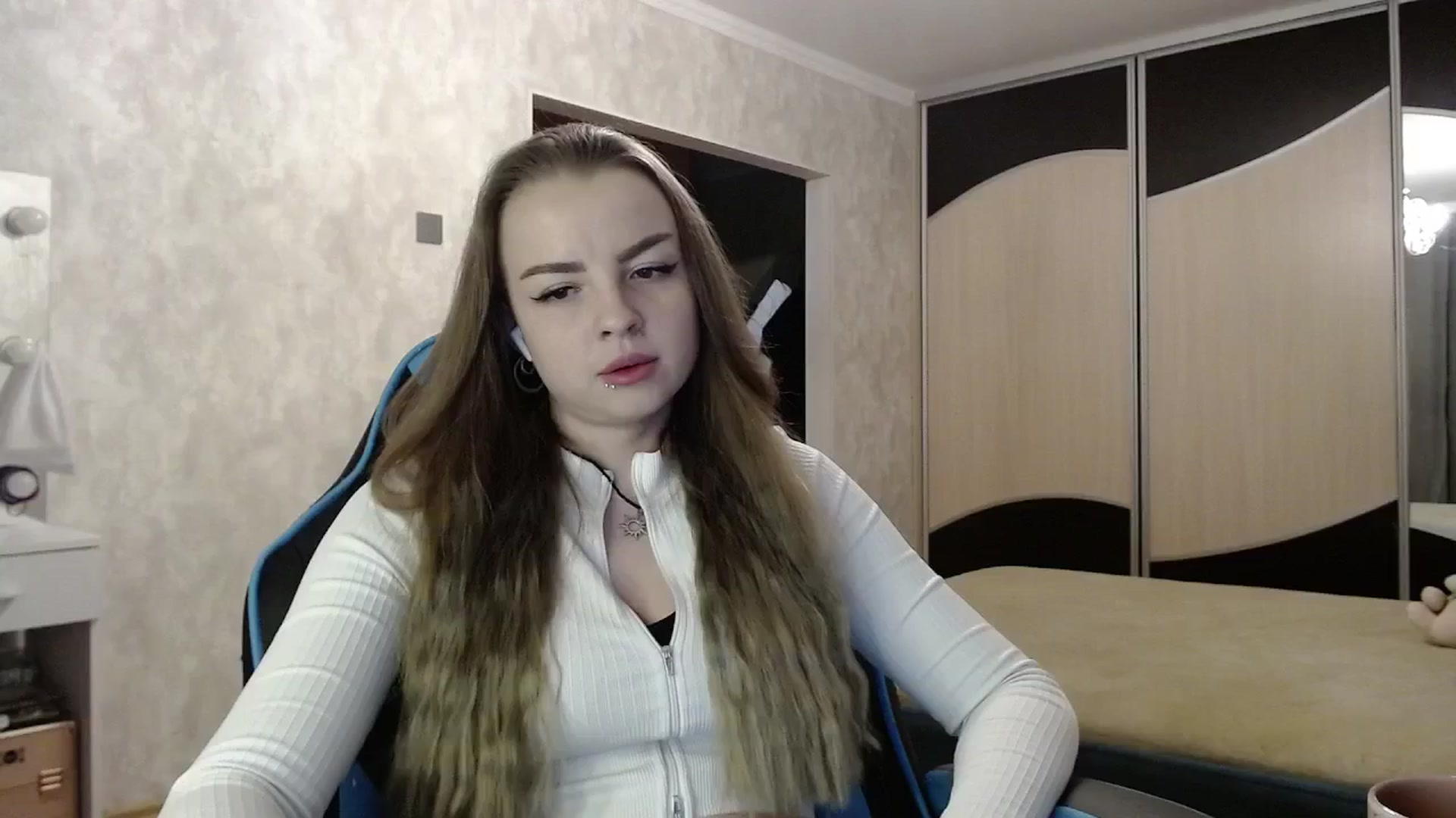 Gallery image thumbnail from Lio_noy's myfreecams stream on, 05/12/2025, 22:25 image 14 of 20