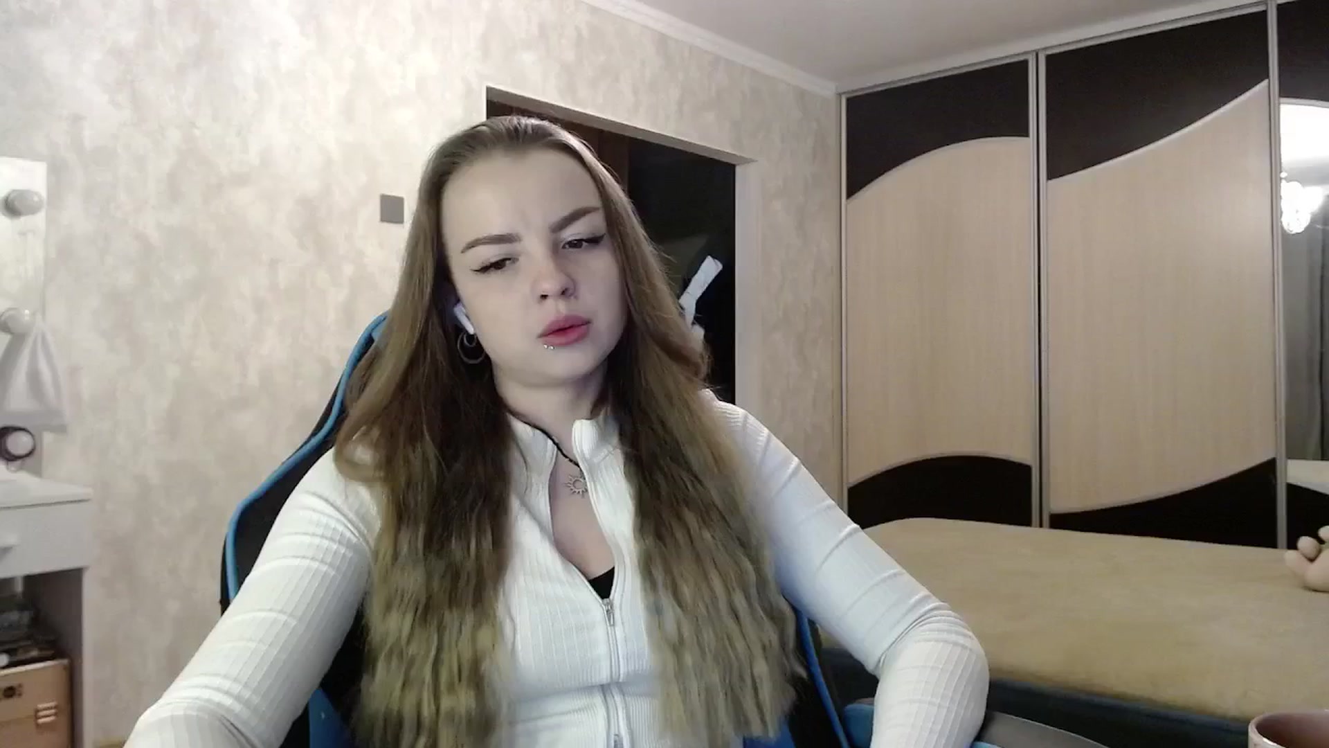 Gallery image thumbnail from Lio_noy's myfreecams stream on, 05/12/2025, 22:25 image 16 of 20