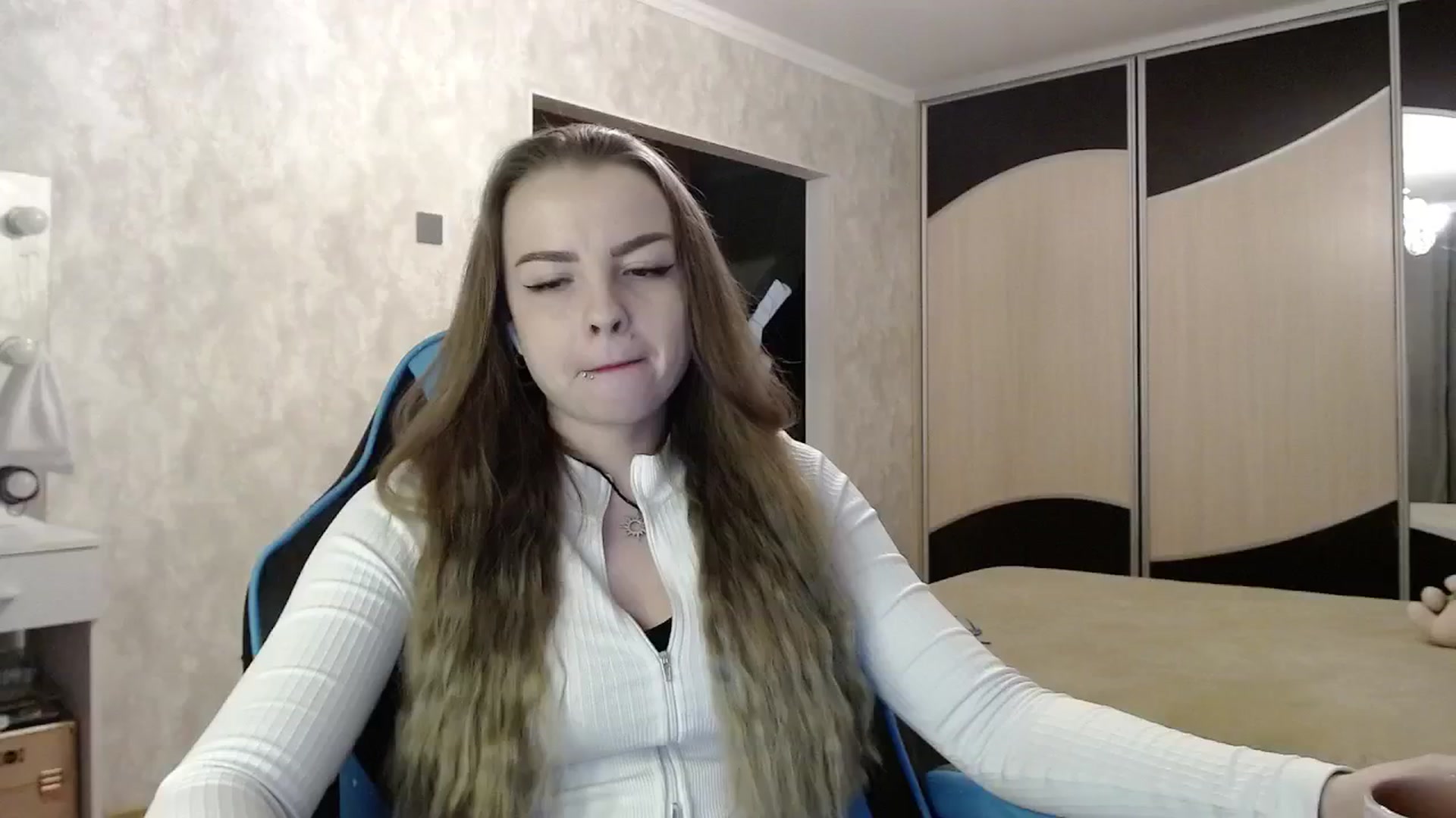 Gallery image thumbnail from Lio_noy's myfreecams stream on, 05/12/2025, 22:25 image 17 of 20