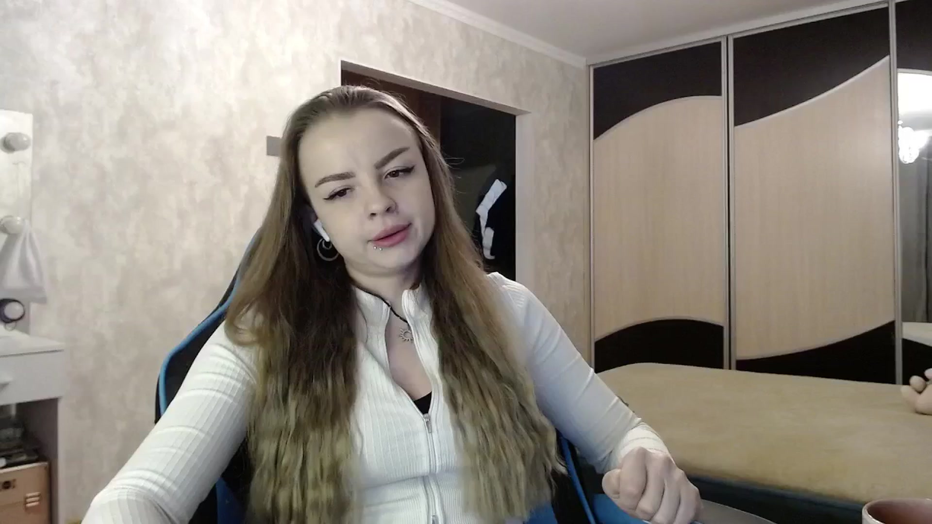 Gallery image thumbnail from Lio_noy's myfreecams stream on, 05/12/2025, 22:25 image 18 of 20