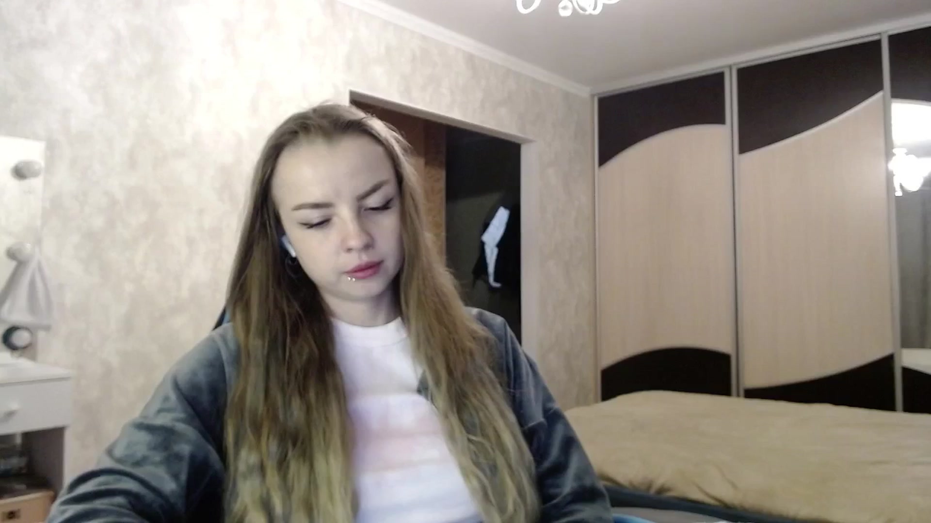 Gallery image thumbnail from Lio_noy's myfreecams stream on, 05/17/2025, 23:38 image 15 of 20