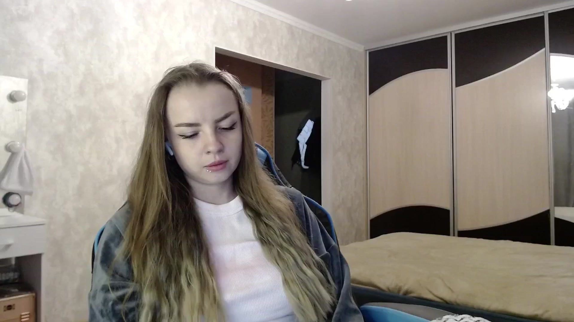 Gallery image thumbnail from Lio_noy's myfreecams stream on, 05/17/2025, 23:38 image 4 of 20