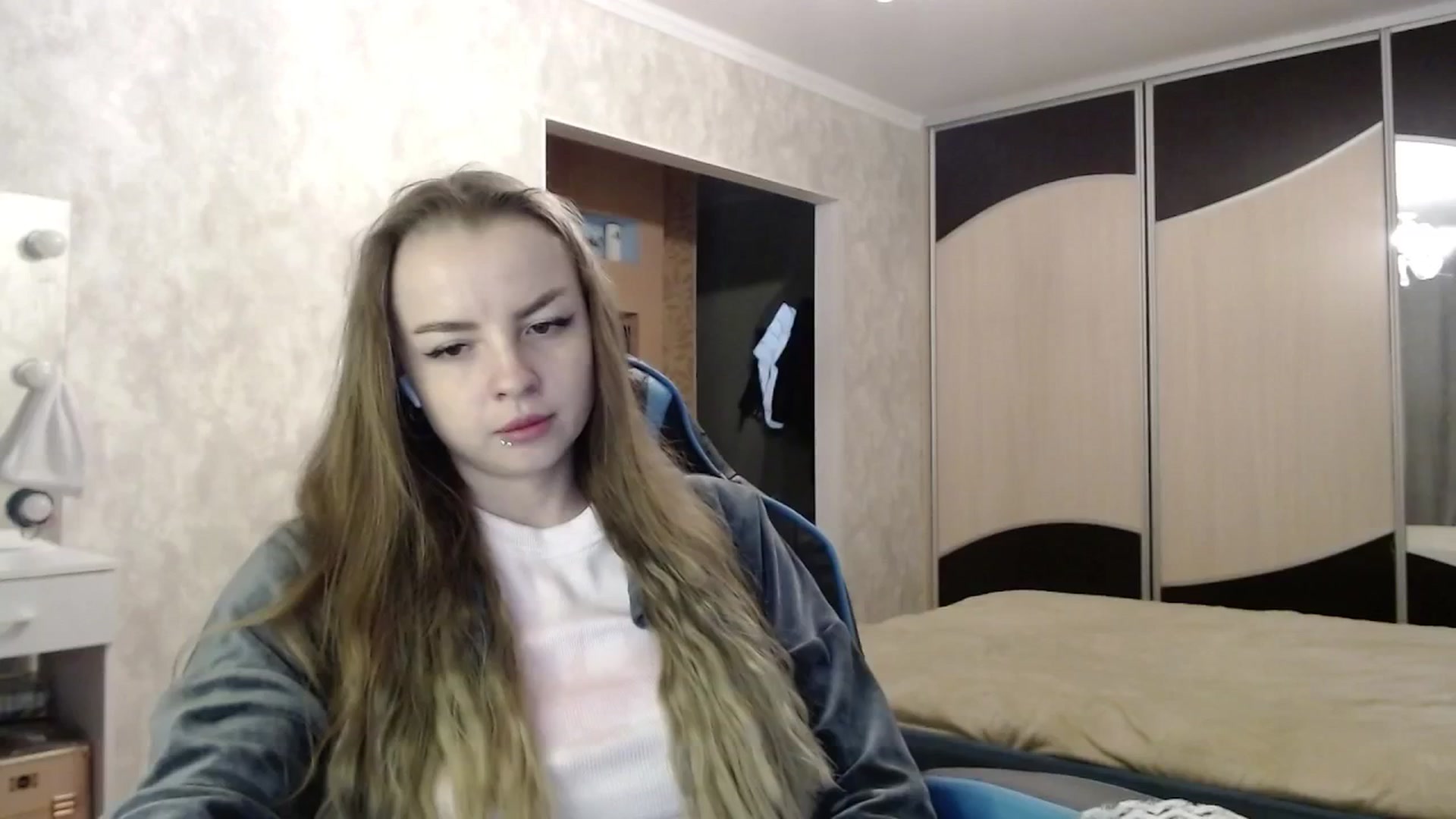 Gallery image thumbnail from Lio_noy's myfreecams stream on, 05/17/2025, 23:38 image 10 of 20