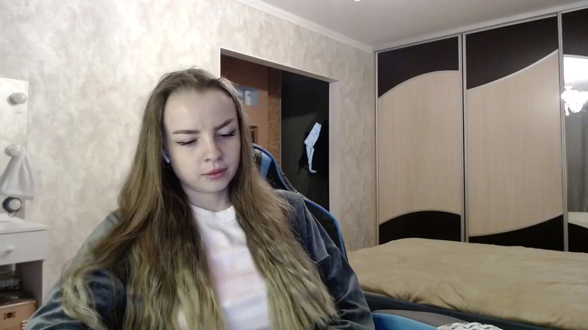 Gallery image thumbnail from Lio_noy's myfreecams stream on, 05/17/2025, 23:38 image 8 of 20