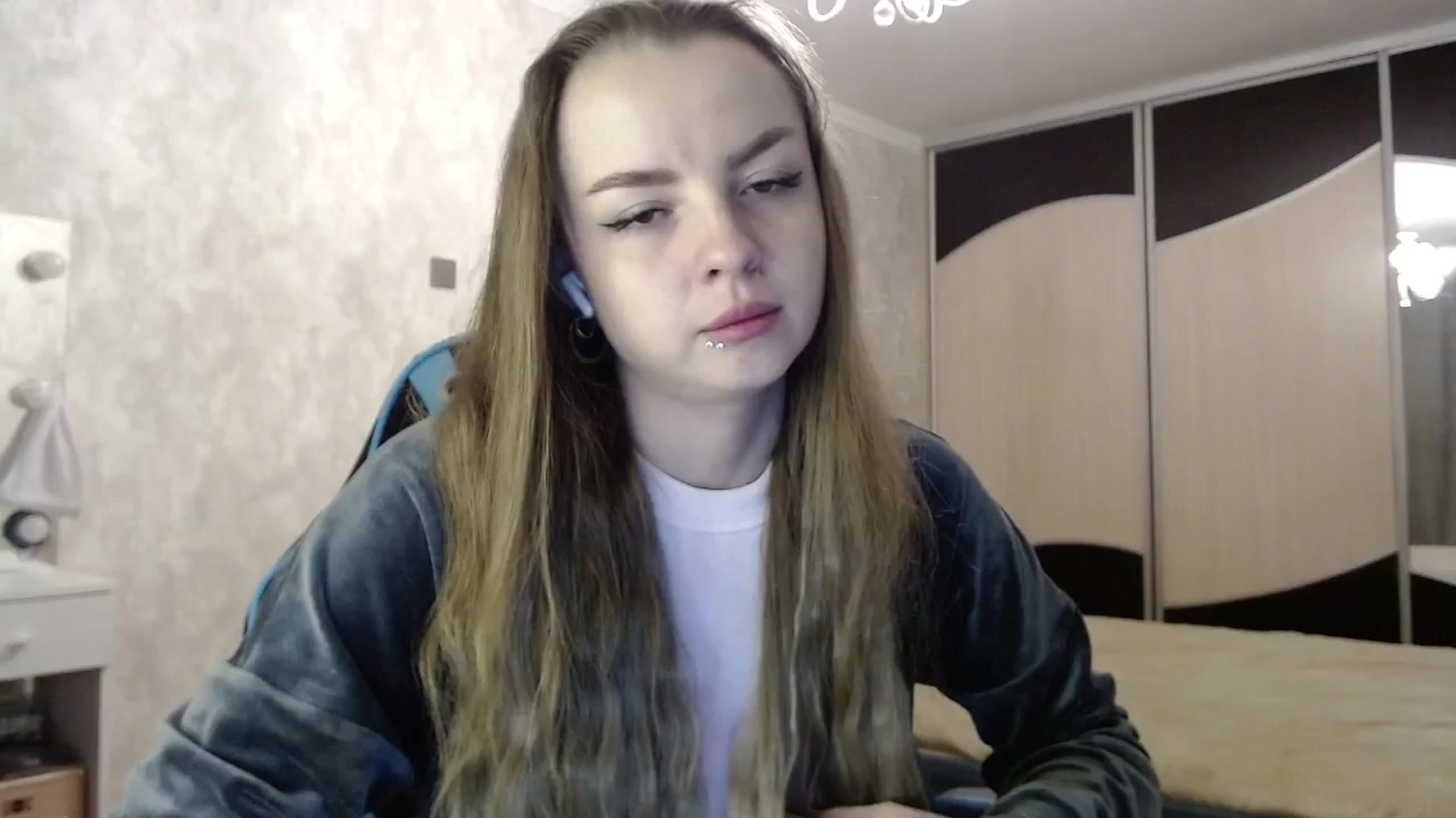 Gallery image thumbnail from Lio_noy's myfreecams stream on, 05/17/2025, 23:38 image 14 of 20