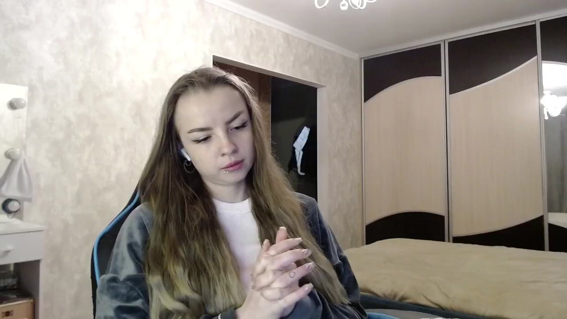 Gallery image thumbnail from Lio_noy's myfreecams stream on, 05/17/2025, 23:38 image 16 of 20