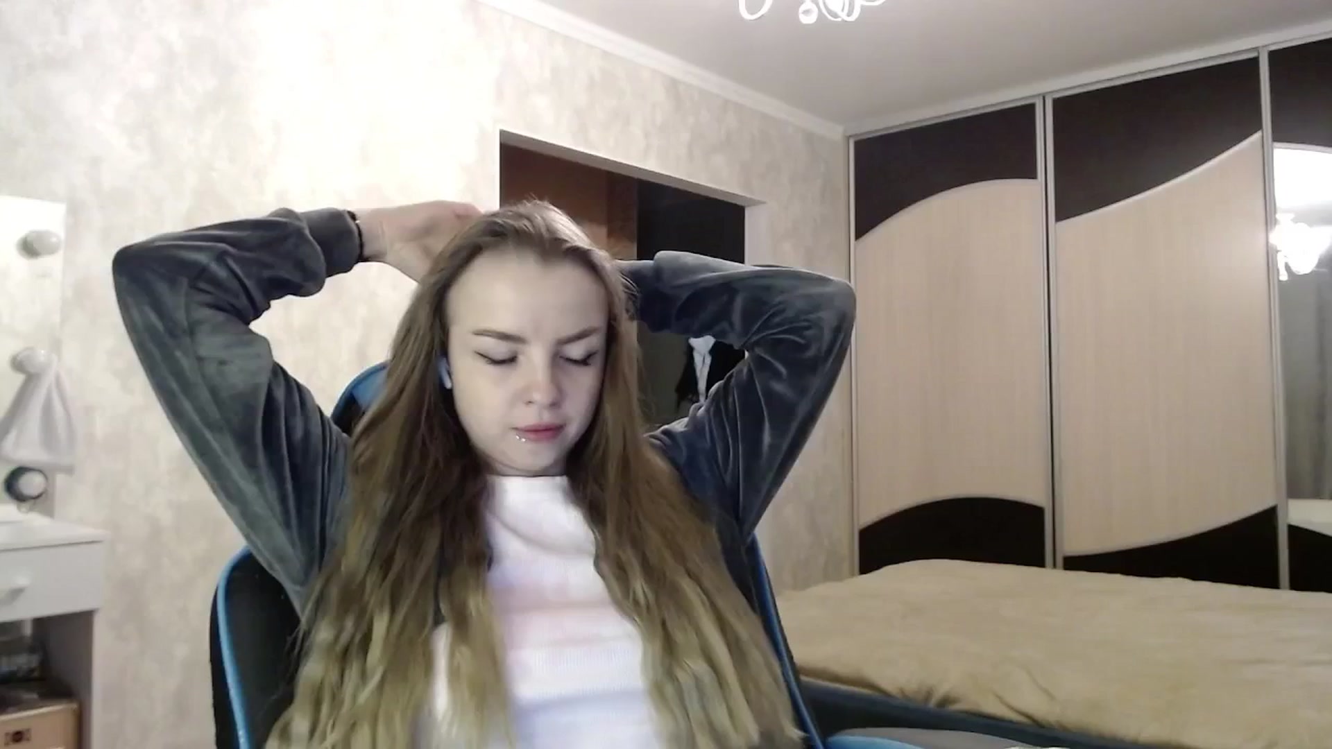Gallery image thumbnail from Lio_noy's myfreecams stream on, 05/17/2025, 23:38 image 19 of 20
