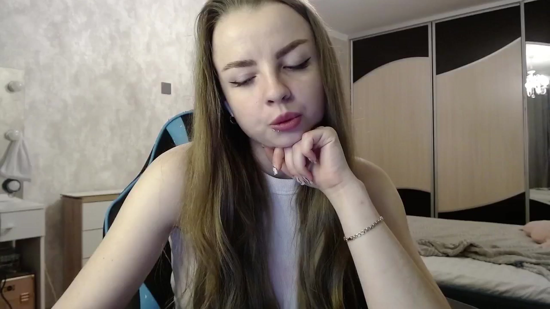 Gallery image thumbnail from Lio_noy's myfreecams stream on, 05/24/2025, 22:29 image 15 of 20