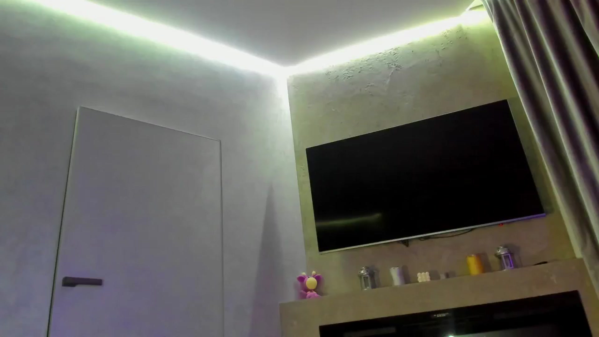 Gallery image thumbnail from LionessK's myfreecams stream on, 05/03/2024, 18:56 image 14 of 20