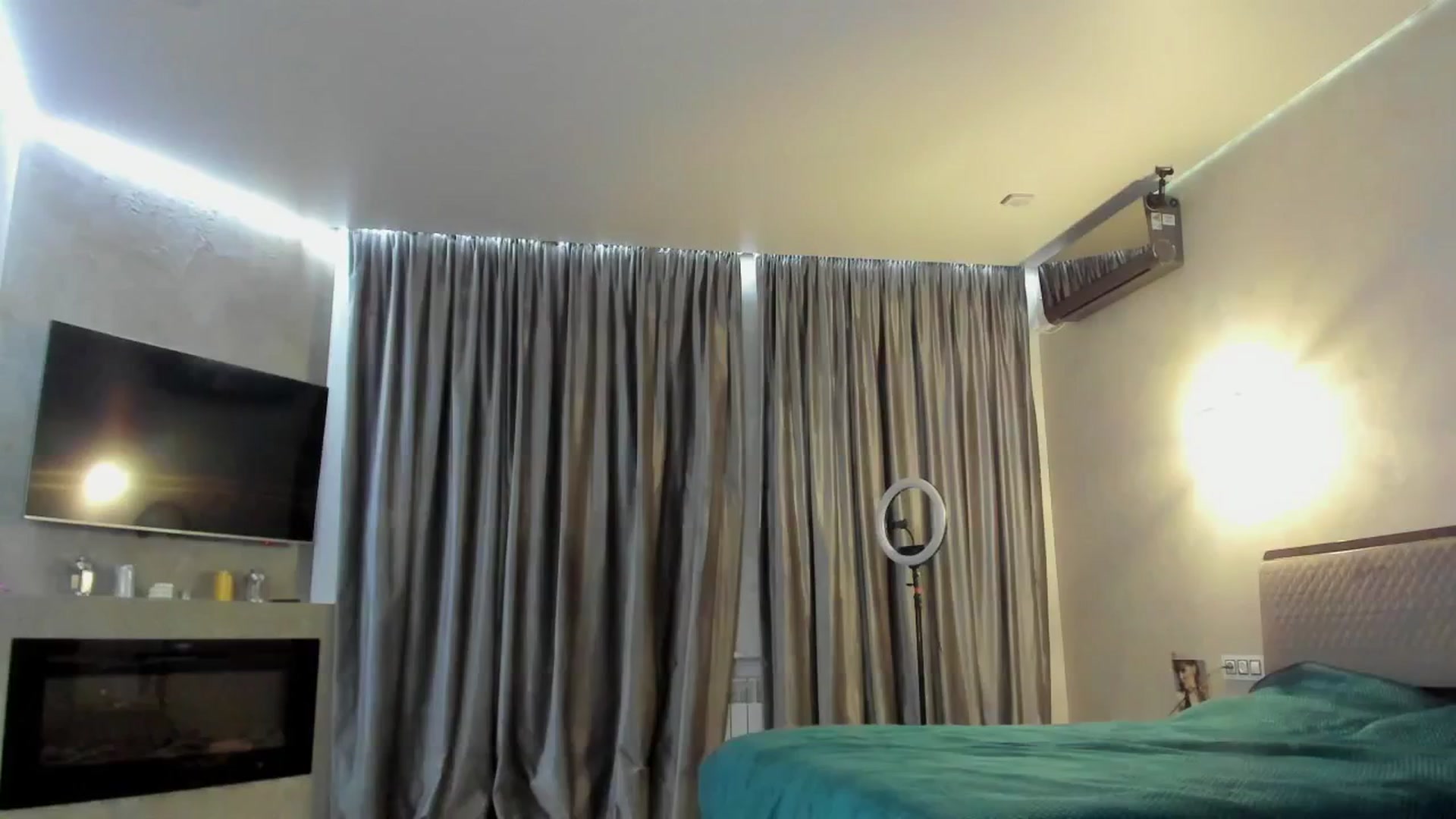 Gallery image thumbnail from LionessK's myfreecams stream on, 05/03/2024, 19:41 image 1 of 20