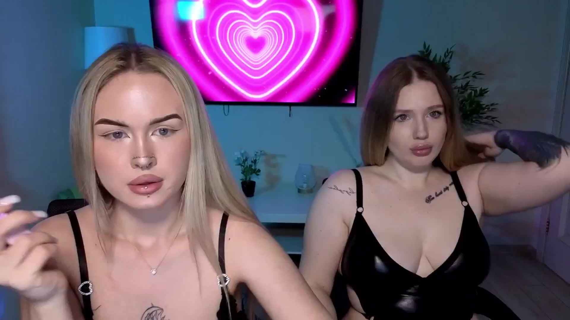 Gallery image thumbnail from Liora's myfreecams stream on, 04/10/2026, 13:37 image 4 of 20