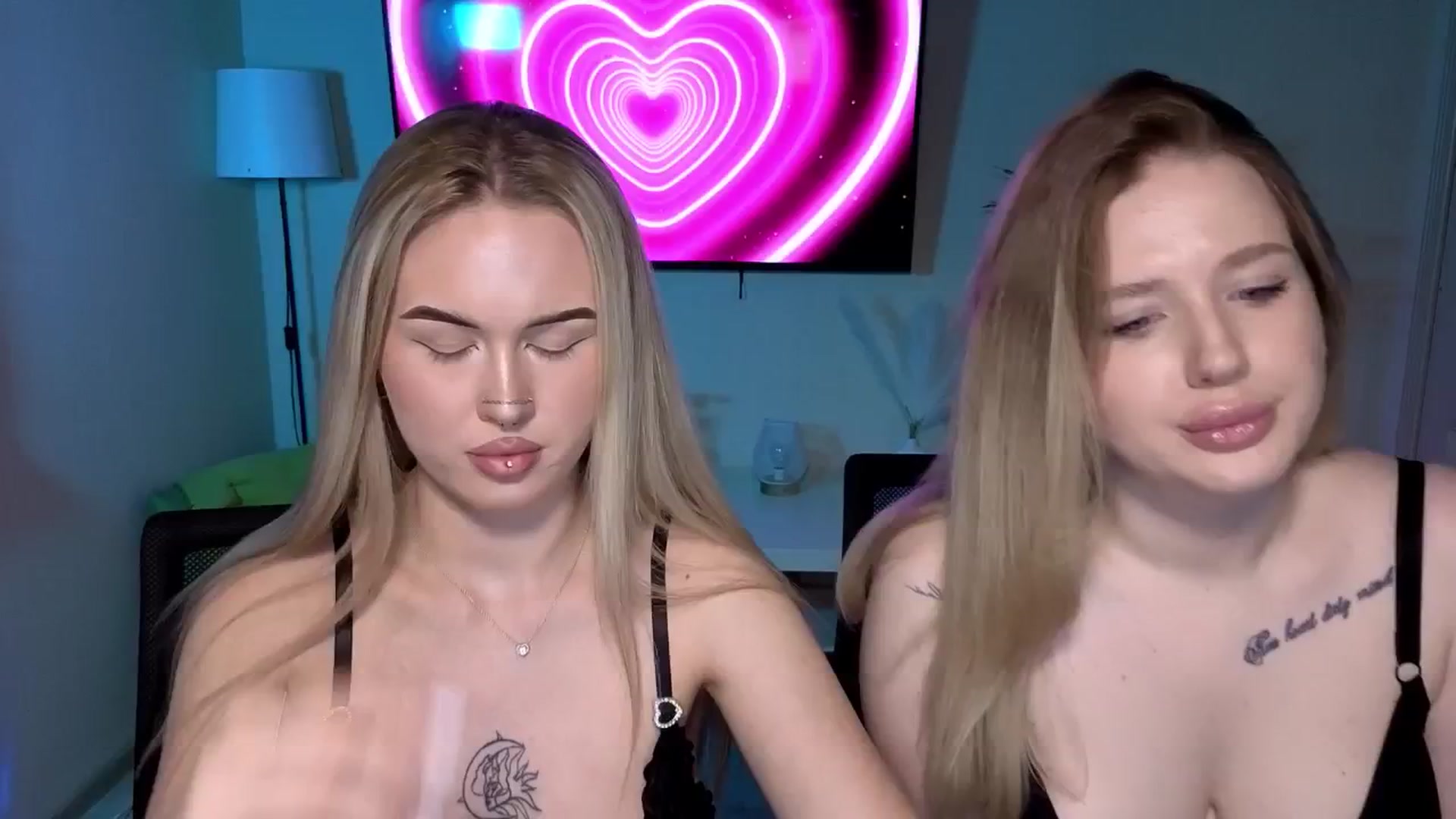 Gallery image thumbnail from Liora's myfreecams stream on, 04/10/2026, 13:37 image 16 of 20