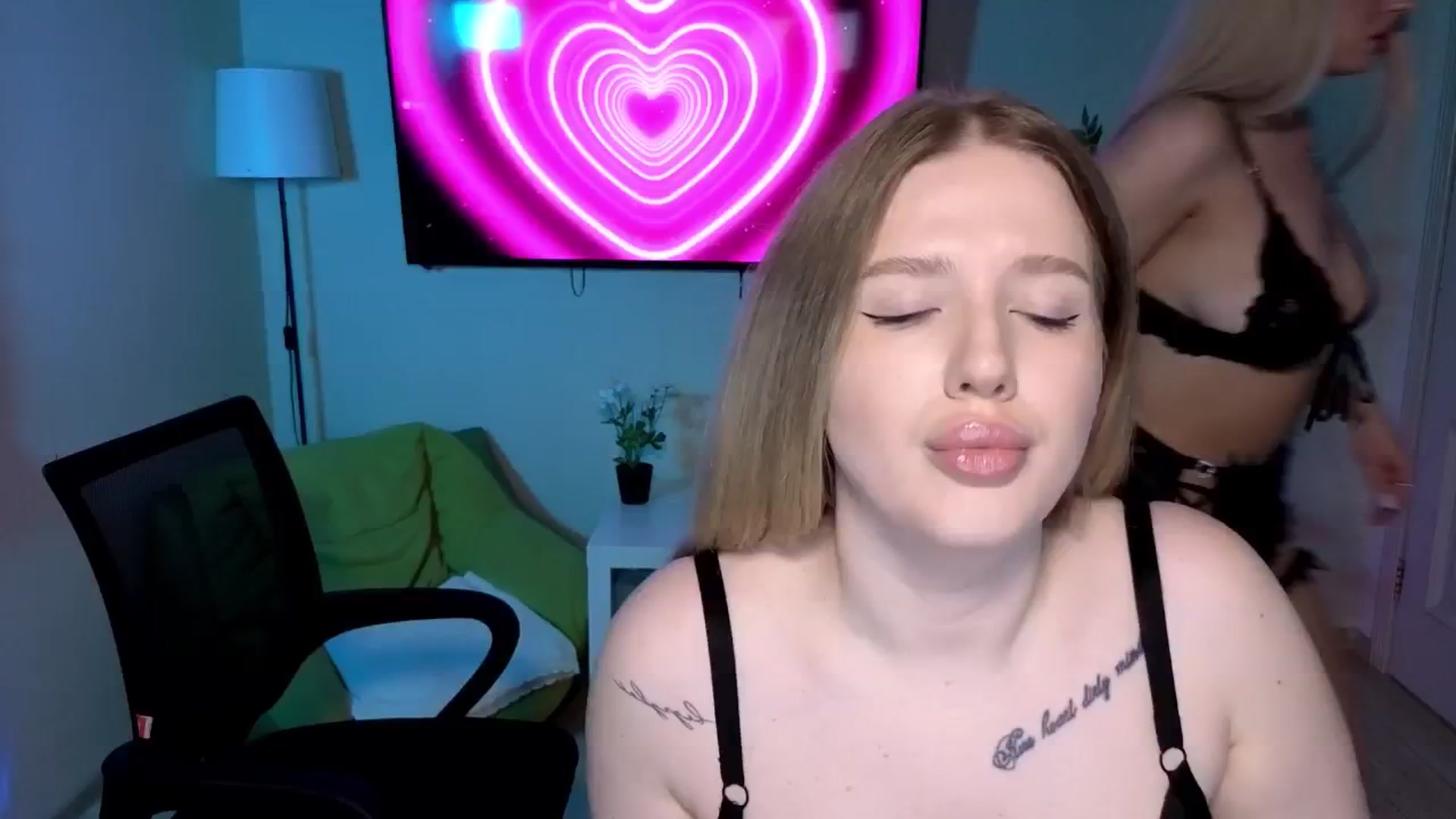 Gallery image thumbnail from Liora's myfreecams stream on, 04/10/2026, 13:37 image 2 of 20