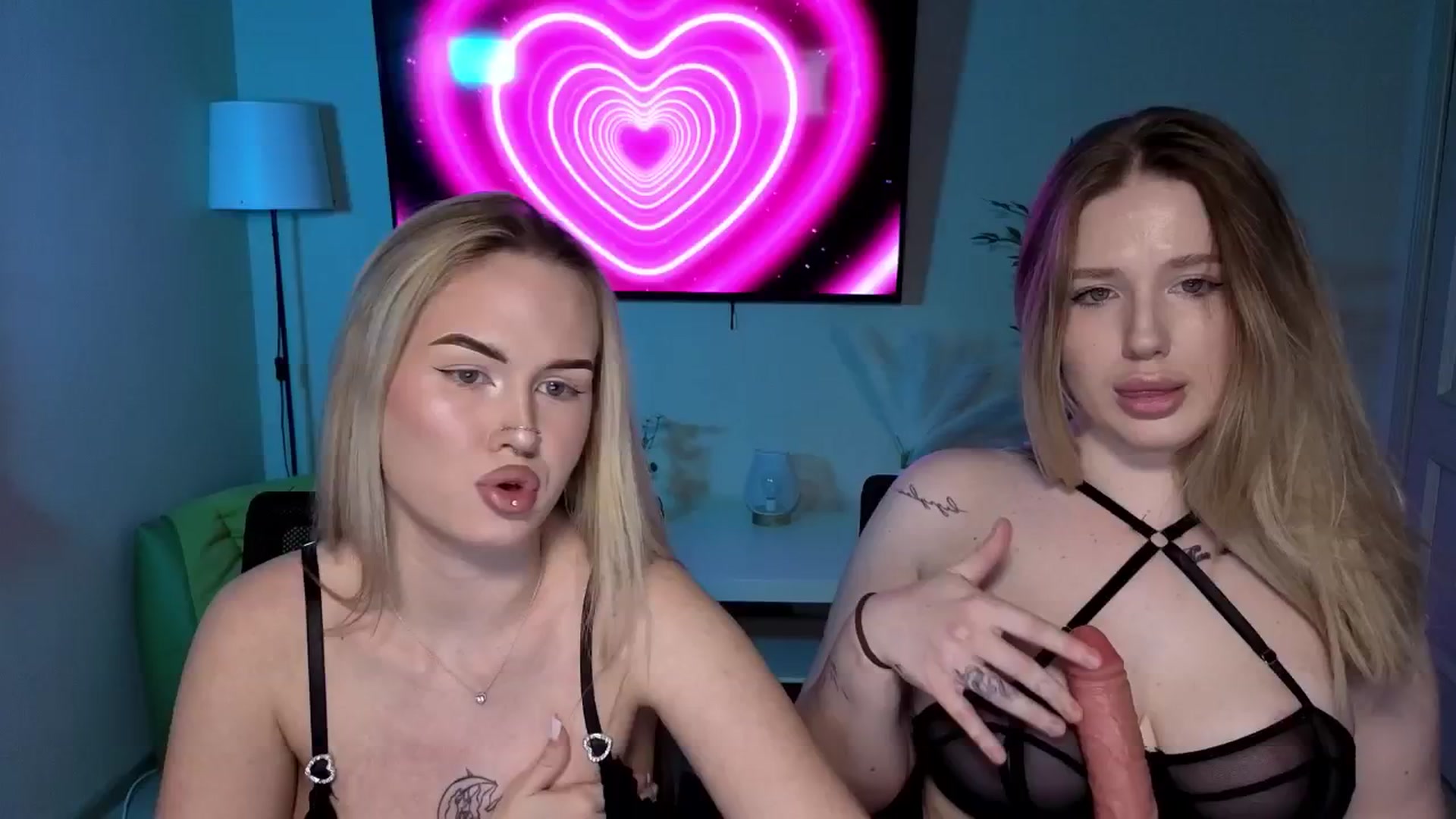 Gallery image thumbnail from Liora's myfreecams stream on, 04/10/2026, 14:16 image 11 of 20
