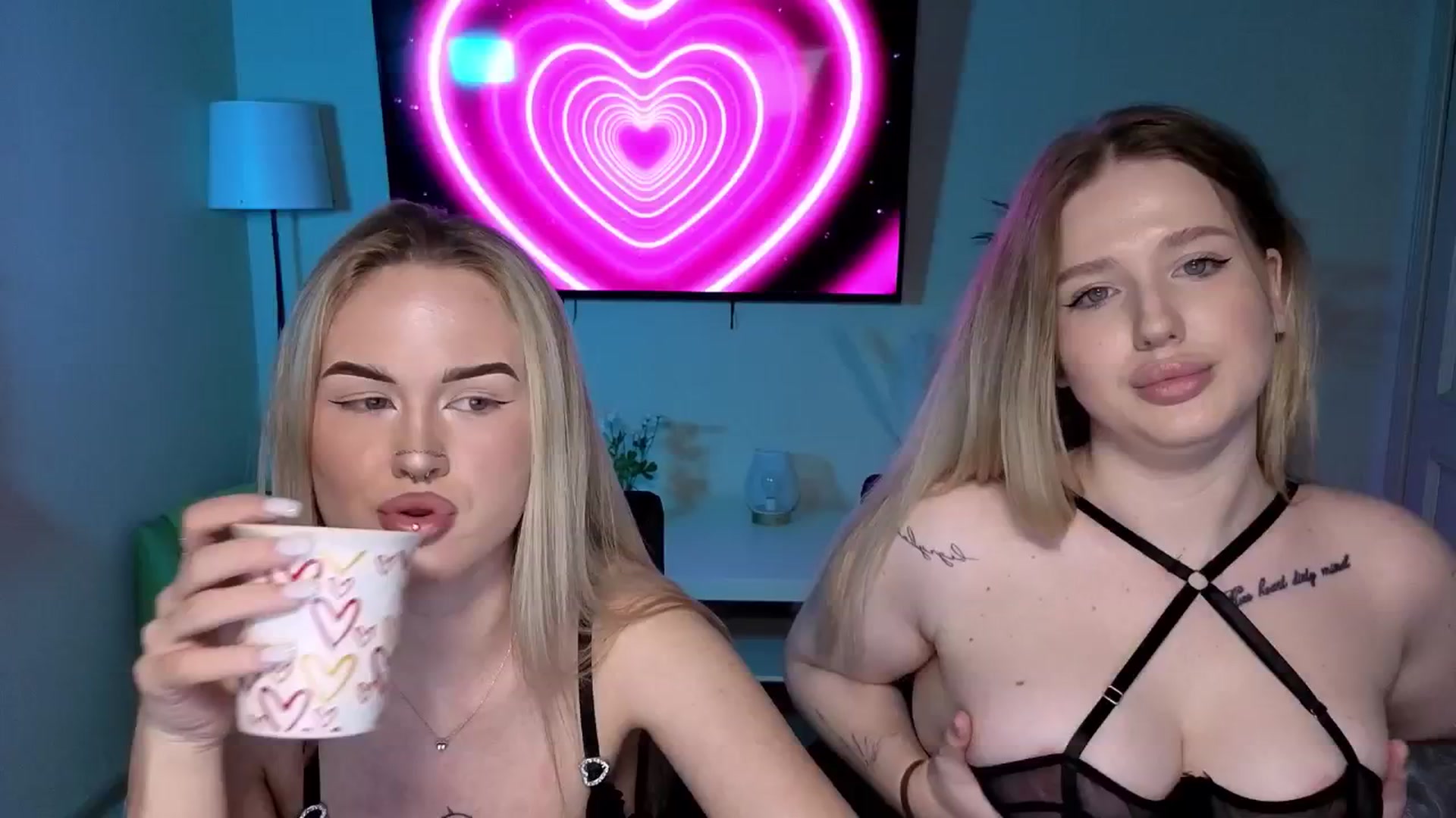 Gallery image thumbnail from Liora's myfreecams stream on, 04/10/2026, 14:16 image 12 of 20