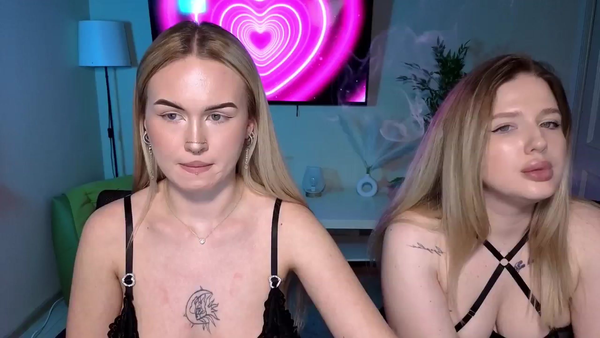 Gallery image thumbnail from Liora's myfreecams stream on, 04/10/2026, 16:27 image 2 of 20