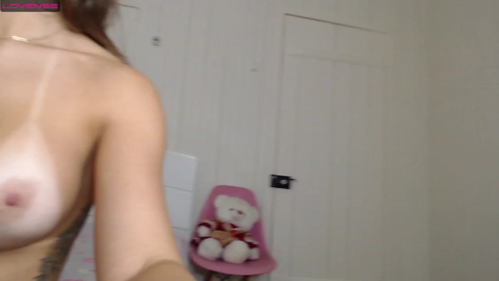 Gallery image thumbnail from LisElla's myfreecams stream on, 05/08/2023, 02:02 image 4 of 20