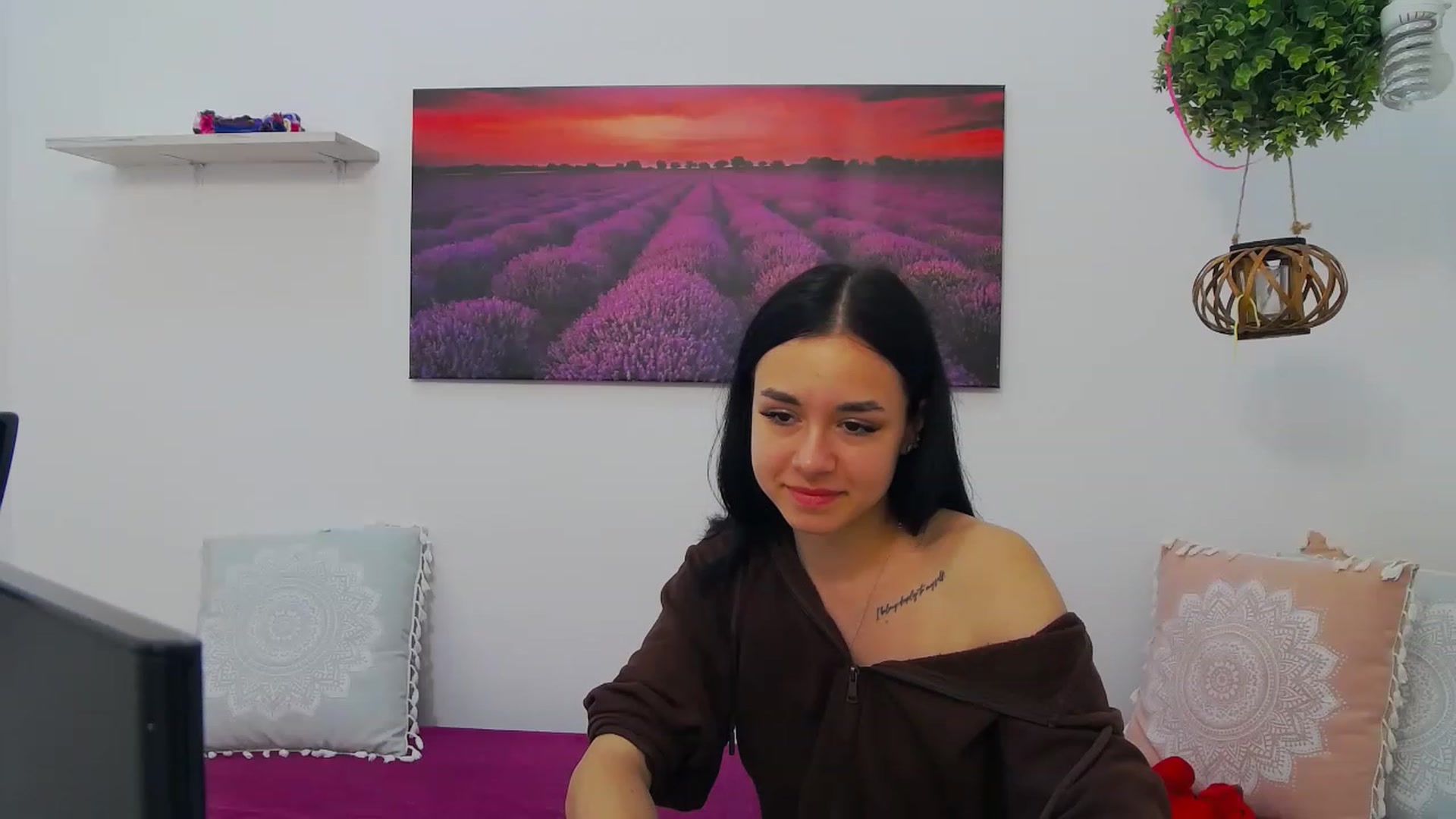 Gallery image thumbnail from LisaDance's myfreecams stream on, 06/01/2023, 17:53 image 16 of 20