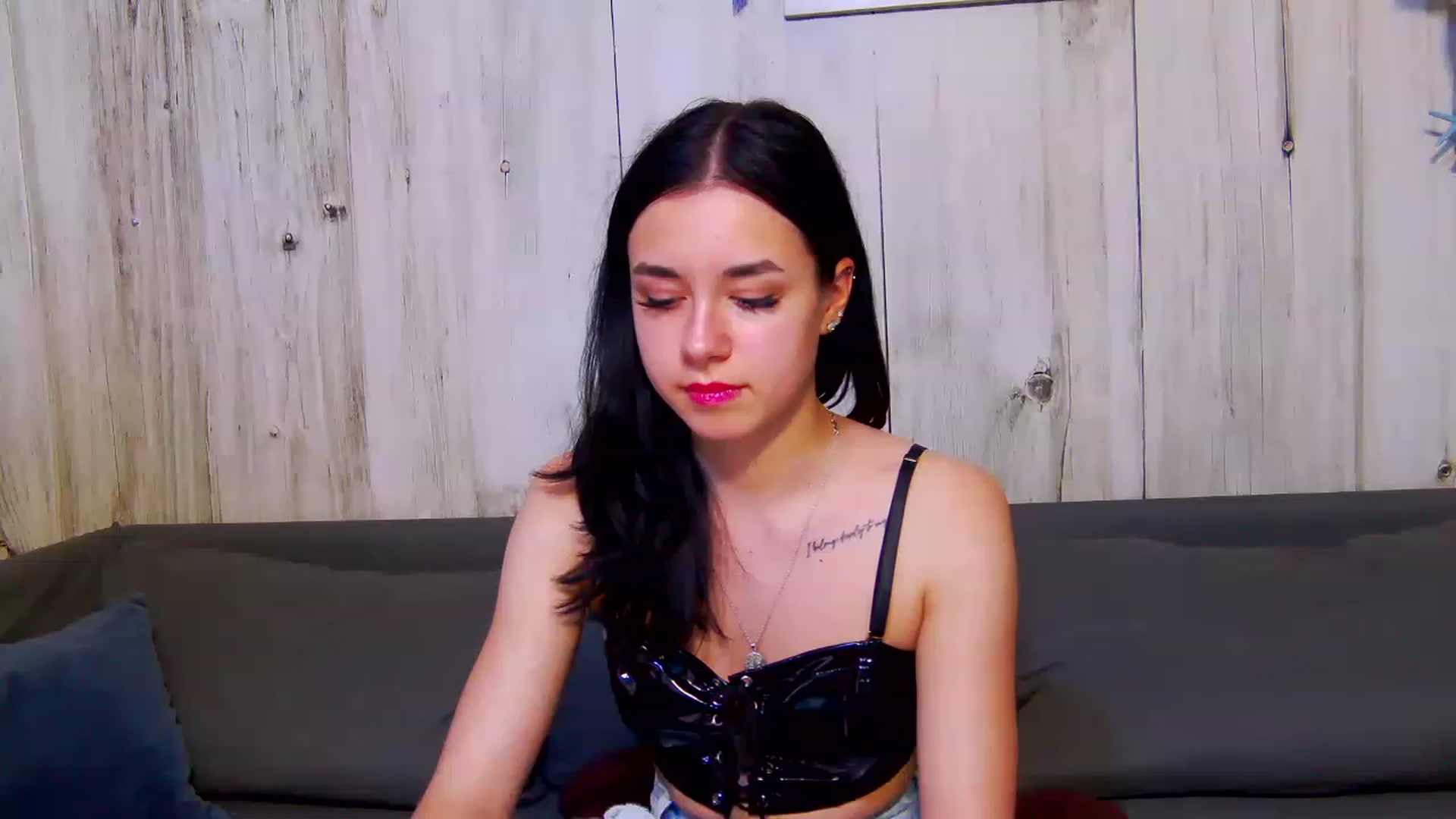 Gallery image thumbnail from LisaDance's myfreecams stream on, 06/04/2023, 18:21 image 1 of 20