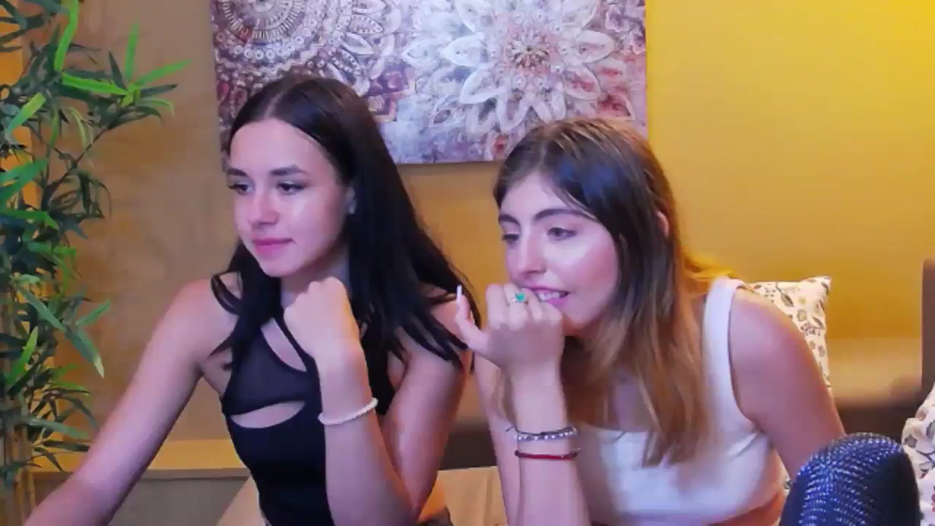Gallery image thumbnail from LisaDance's myfreecams stream on, 08/16/2023, 19:12 image 11 of 20