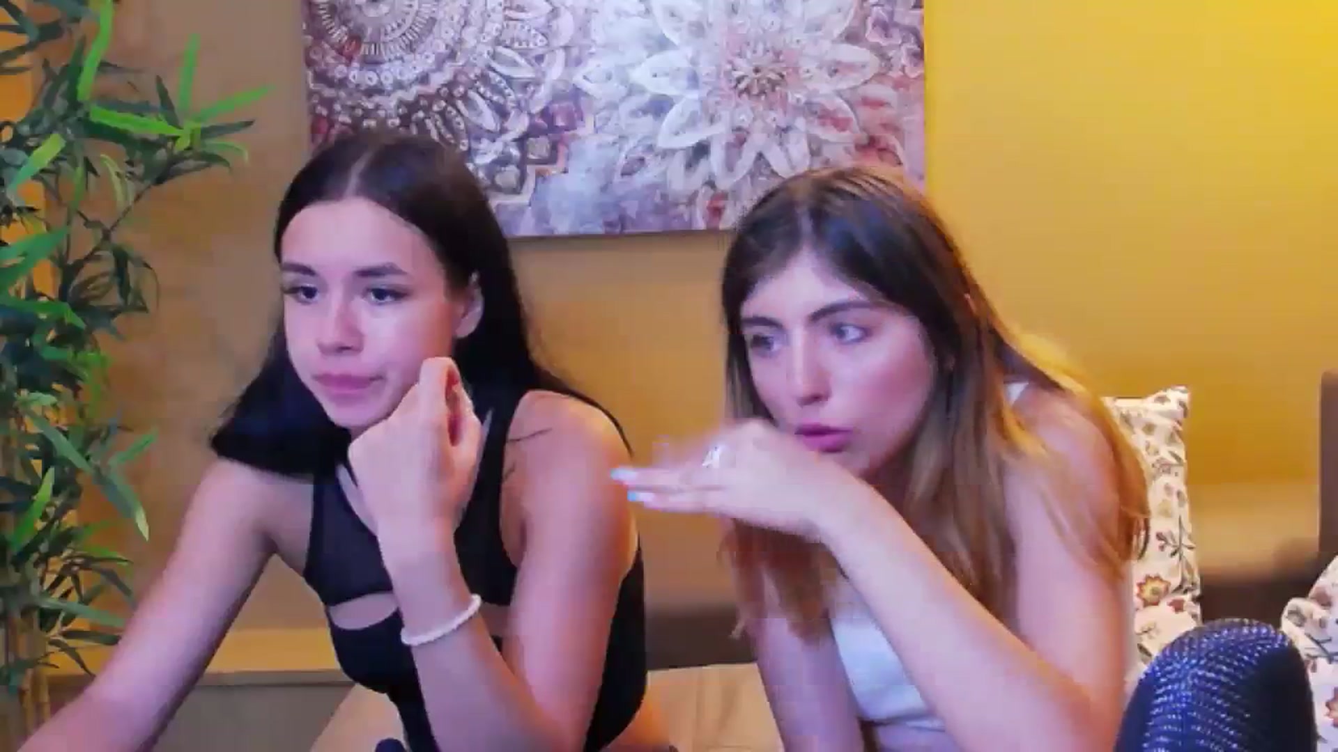 Gallery image thumbnail from LisaDance's myfreecams stream on, 08/16/2023, 19:12 image 6 of 20