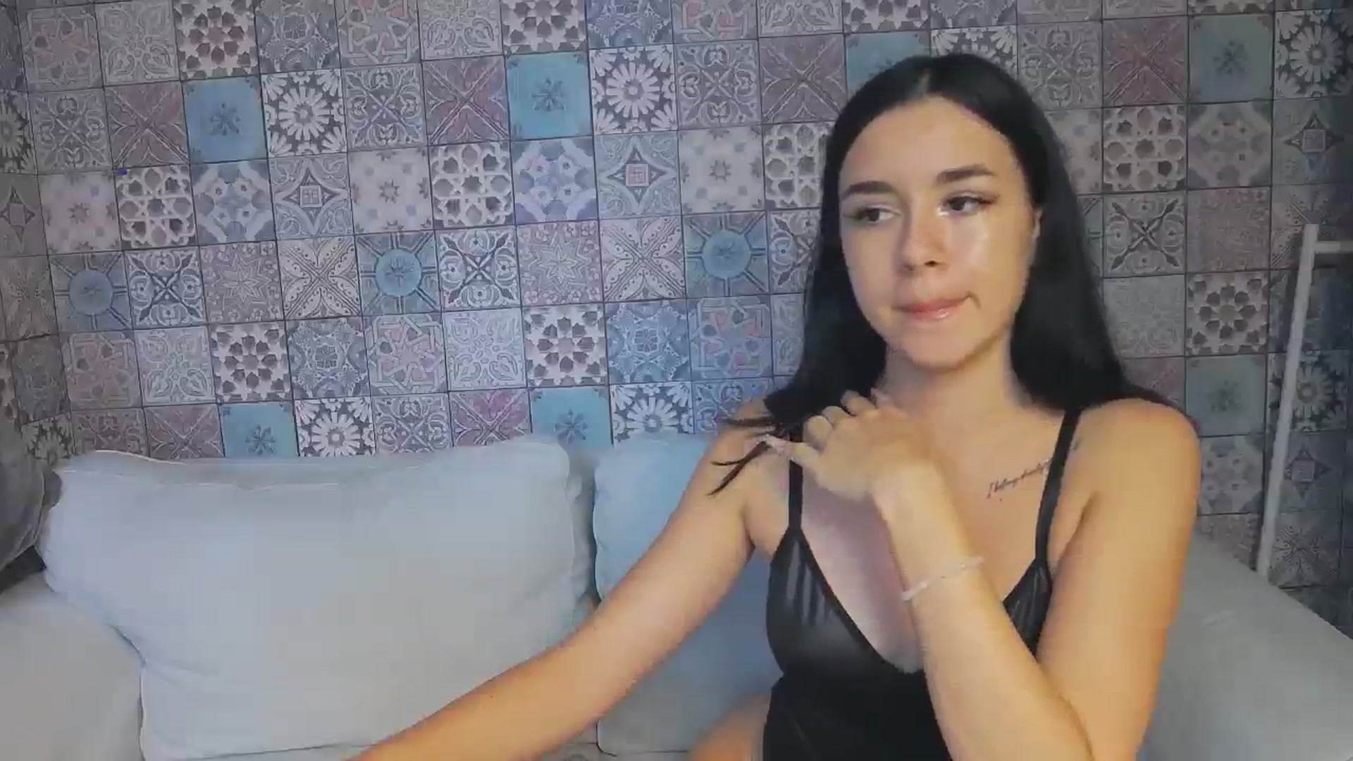 Gallery image thumbnail from LisaDance's myfreecams stream on, 09/19/2023, 14:40 image 18 of 20