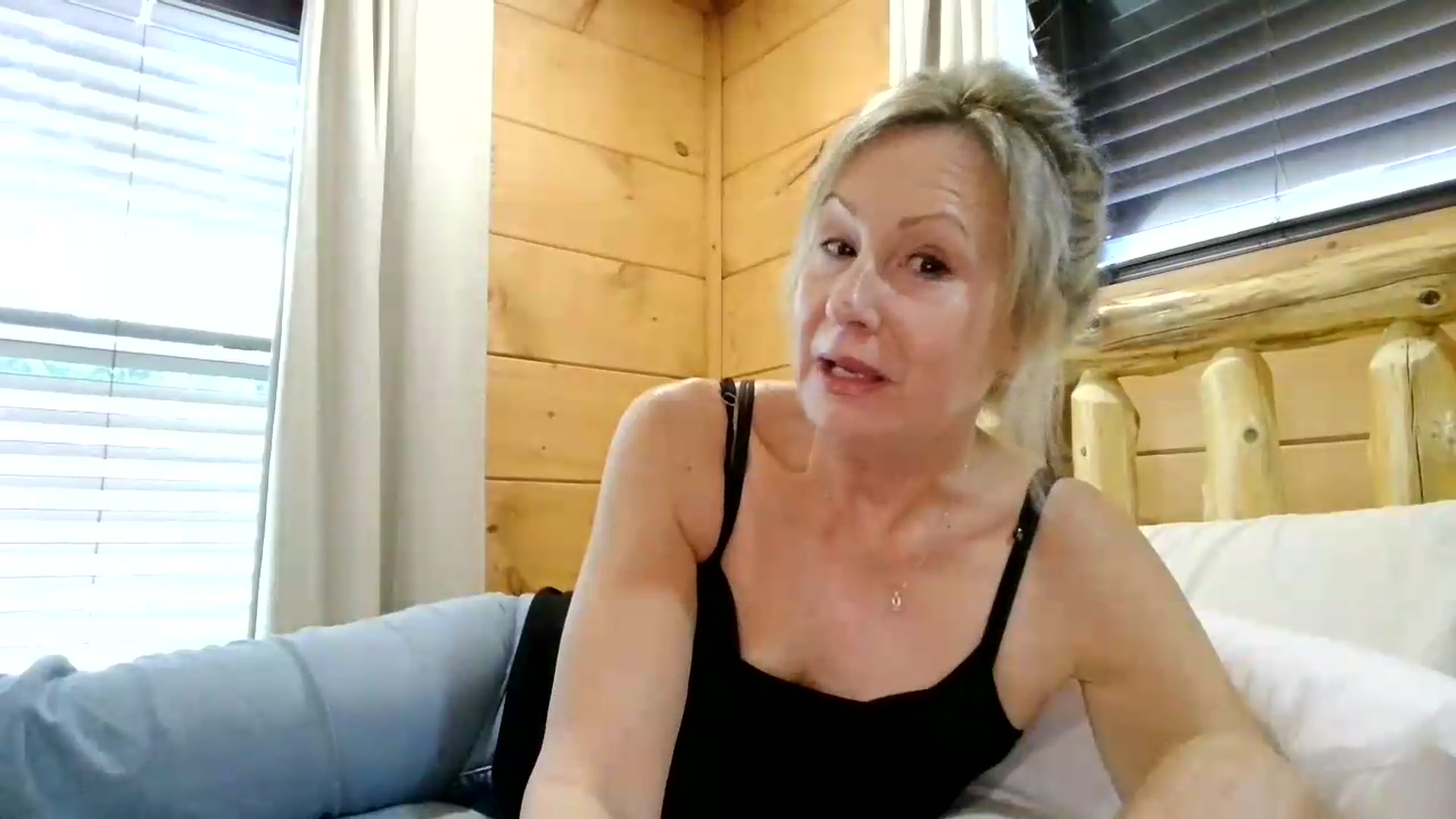 Gallery image thumbnail from LisaLondon's myfreecams stream on, 08/11/2026, 13:30 image 4 of 20
