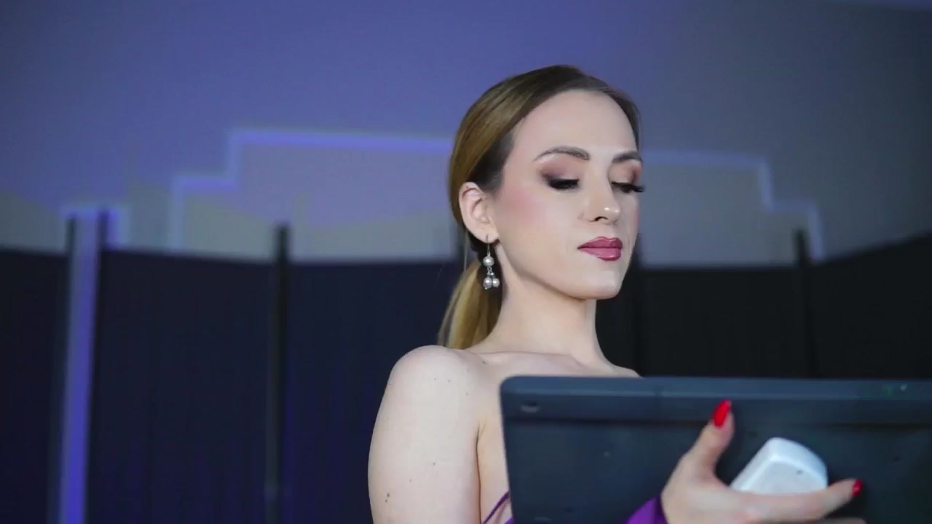 Gallery image thumbnail from LisaMoon's myfreecams stream on, 11/25/2024, 17:03 image 13 of 20