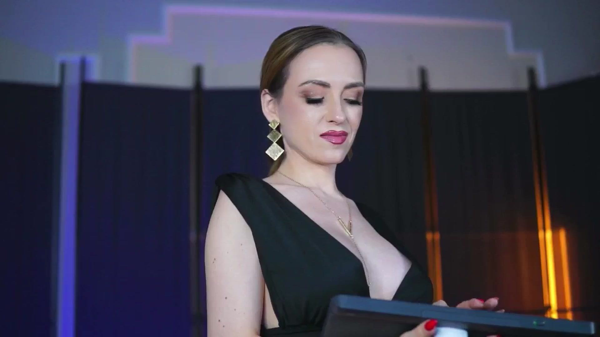 Gallery image thumbnail from LisaMoon's myfreecams stream on, 11/26/2024, 15:04 image 14 of 20