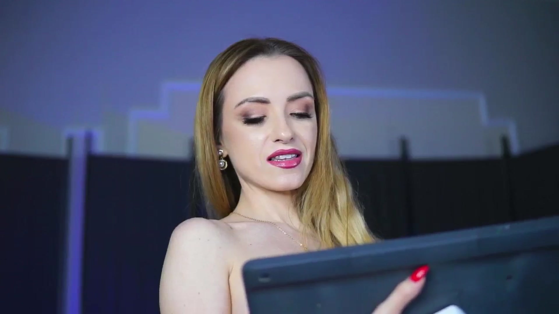 Gallery image thumbnail from LisaMoon's myfreecams stream on, 11/27/2024, 15:42 image 6 of 20