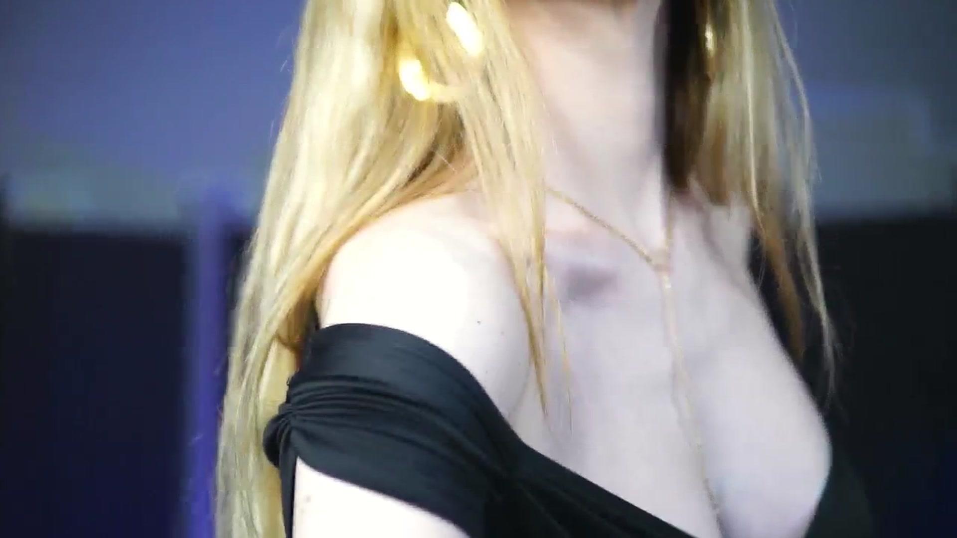 Gallery image thumbnail from LisaMoon's myfreecams stream on, 12/03/2024, 15:32 image 2 of 20