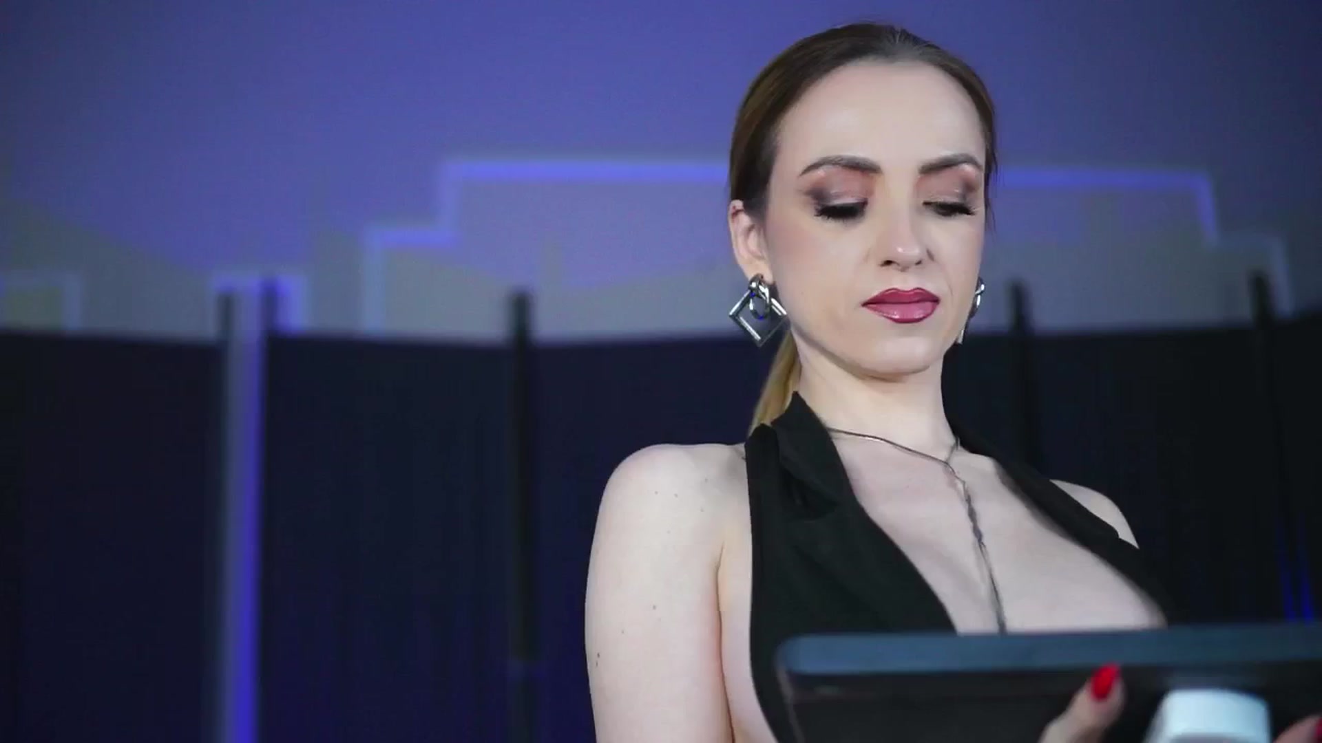 Gallery image thumbnail from LisaMoon's myfreecams stream on, 12/06/2024, 10:37 image 10 of 20