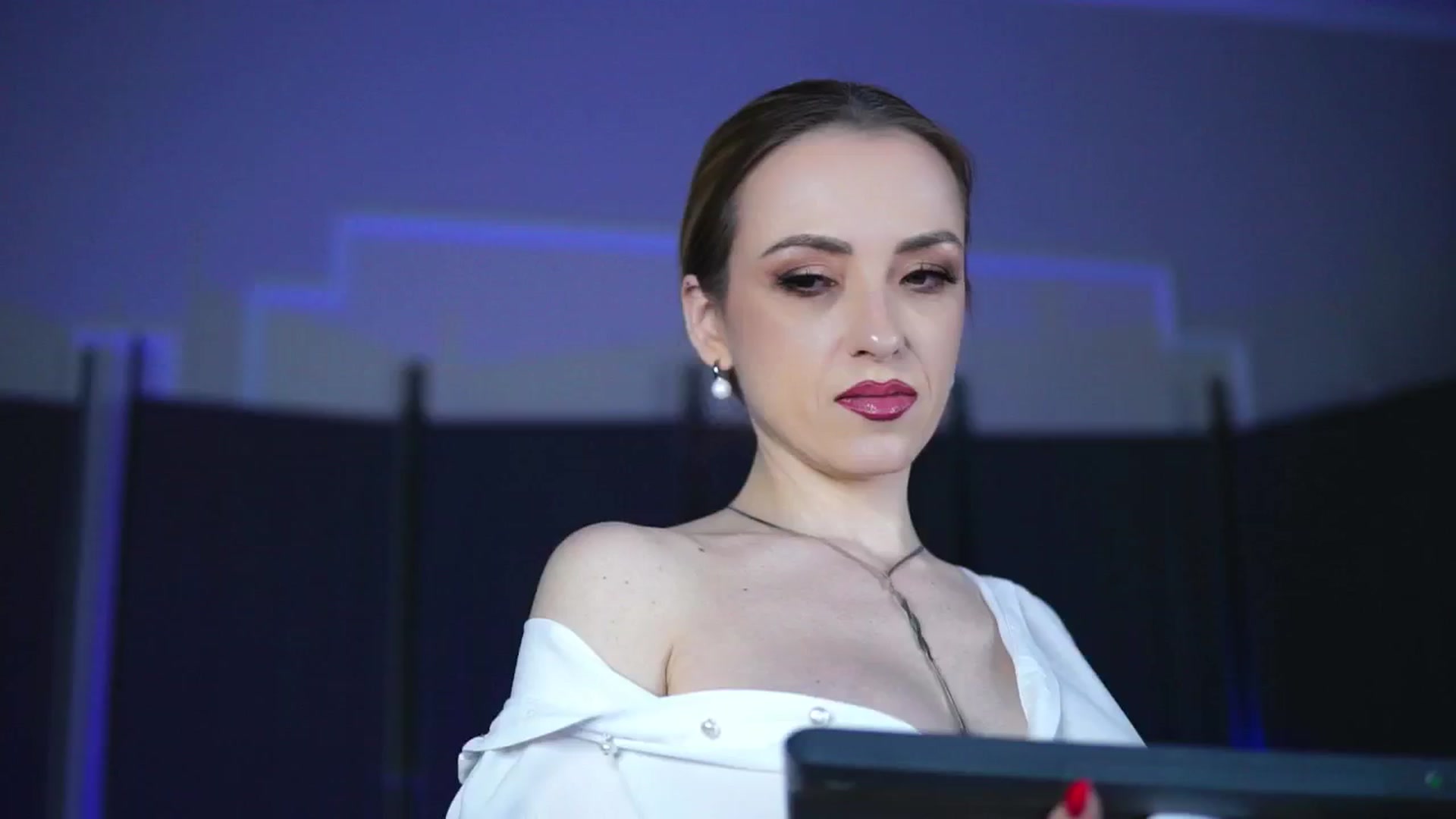 Gallery image thumbnail from LisaMoon's myfreecams stream on, 12/07/2024, 16:40 image 6 of 20