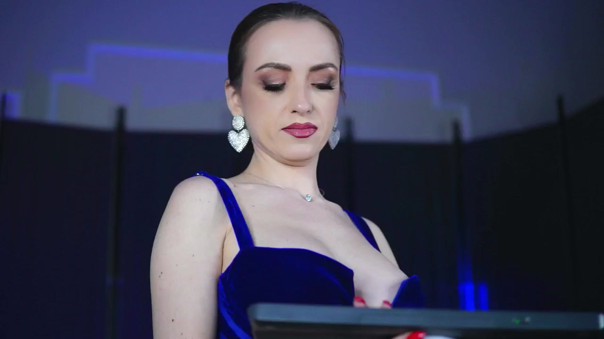 Gallery image thumbnail from LisaMoon's myfreecams stream on, 12/09/2024, 14:05 image 10 of 20